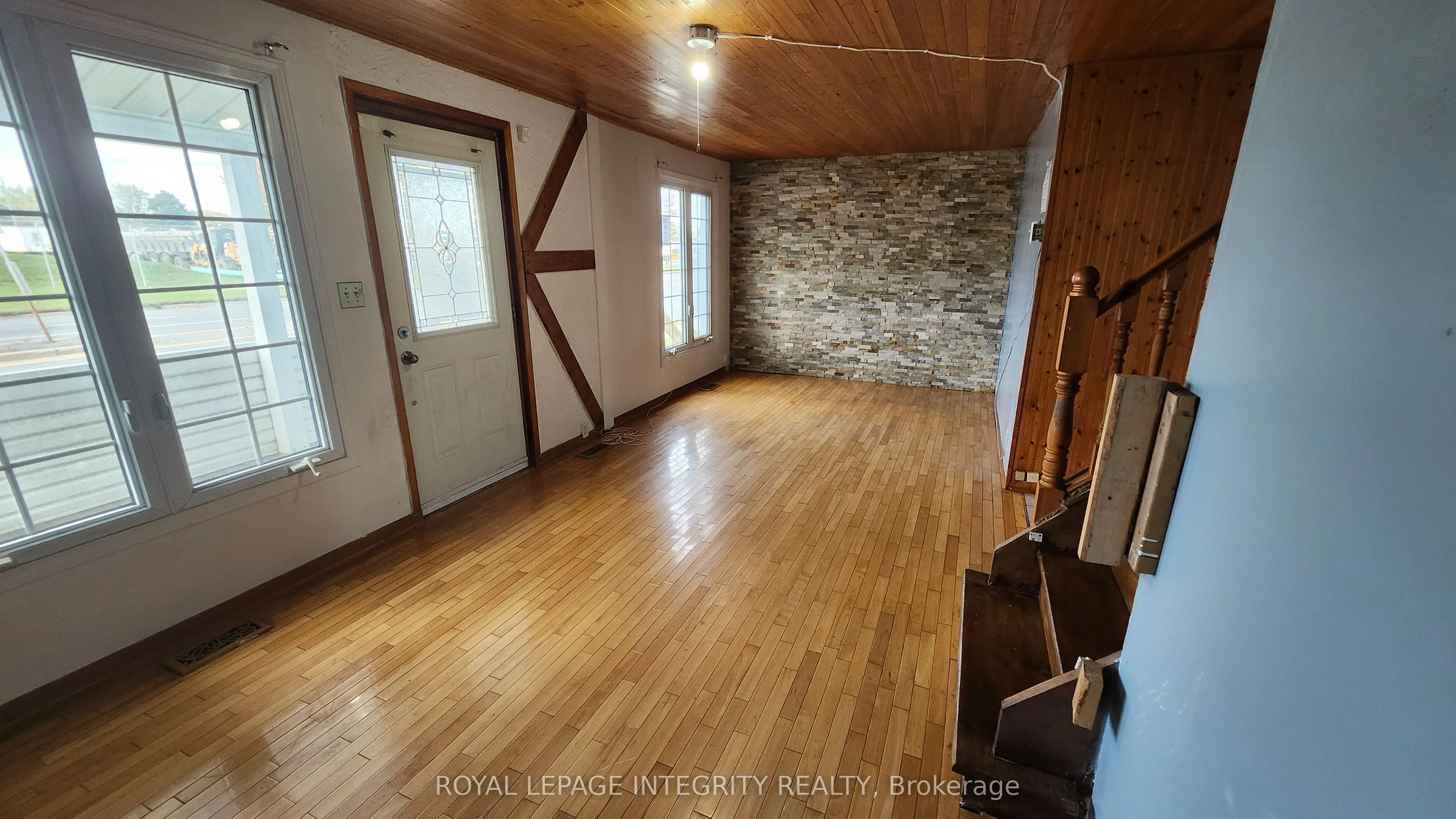 360 Ninth Street W