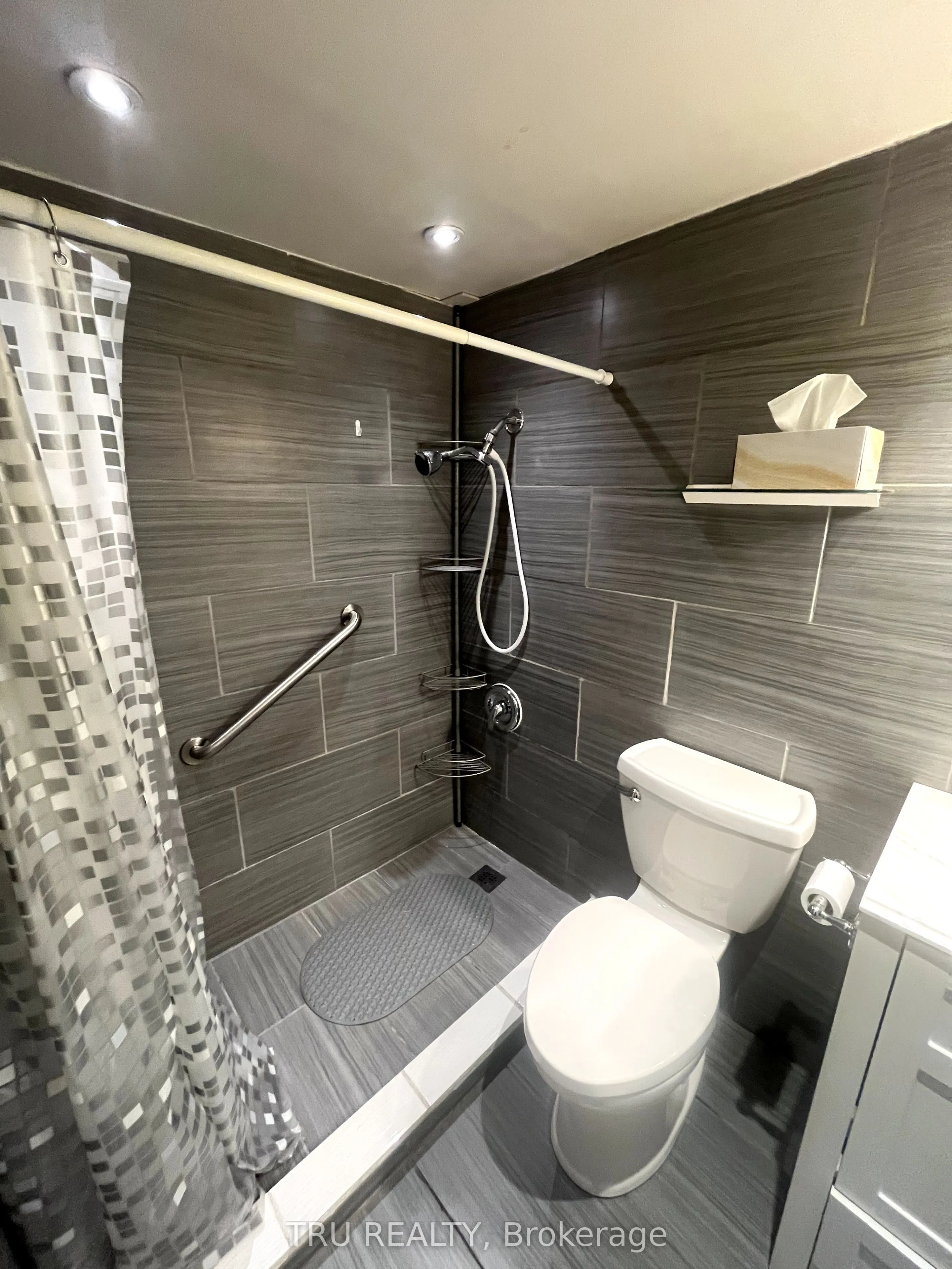 158C McArthur Avenue, #1606