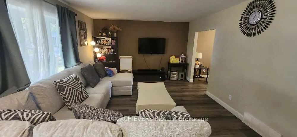 95 Amy Crescent