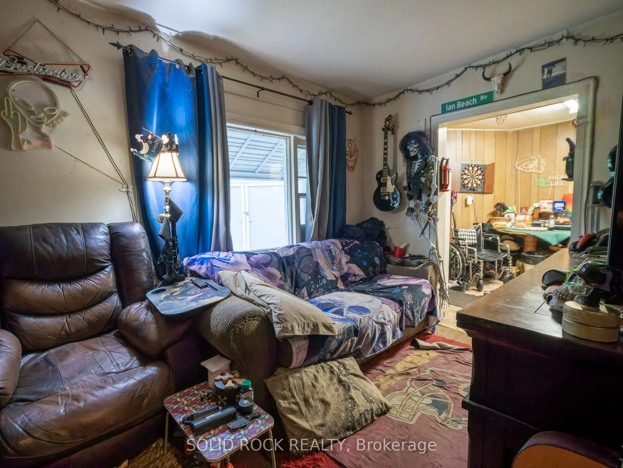 98 Elmsley Street N