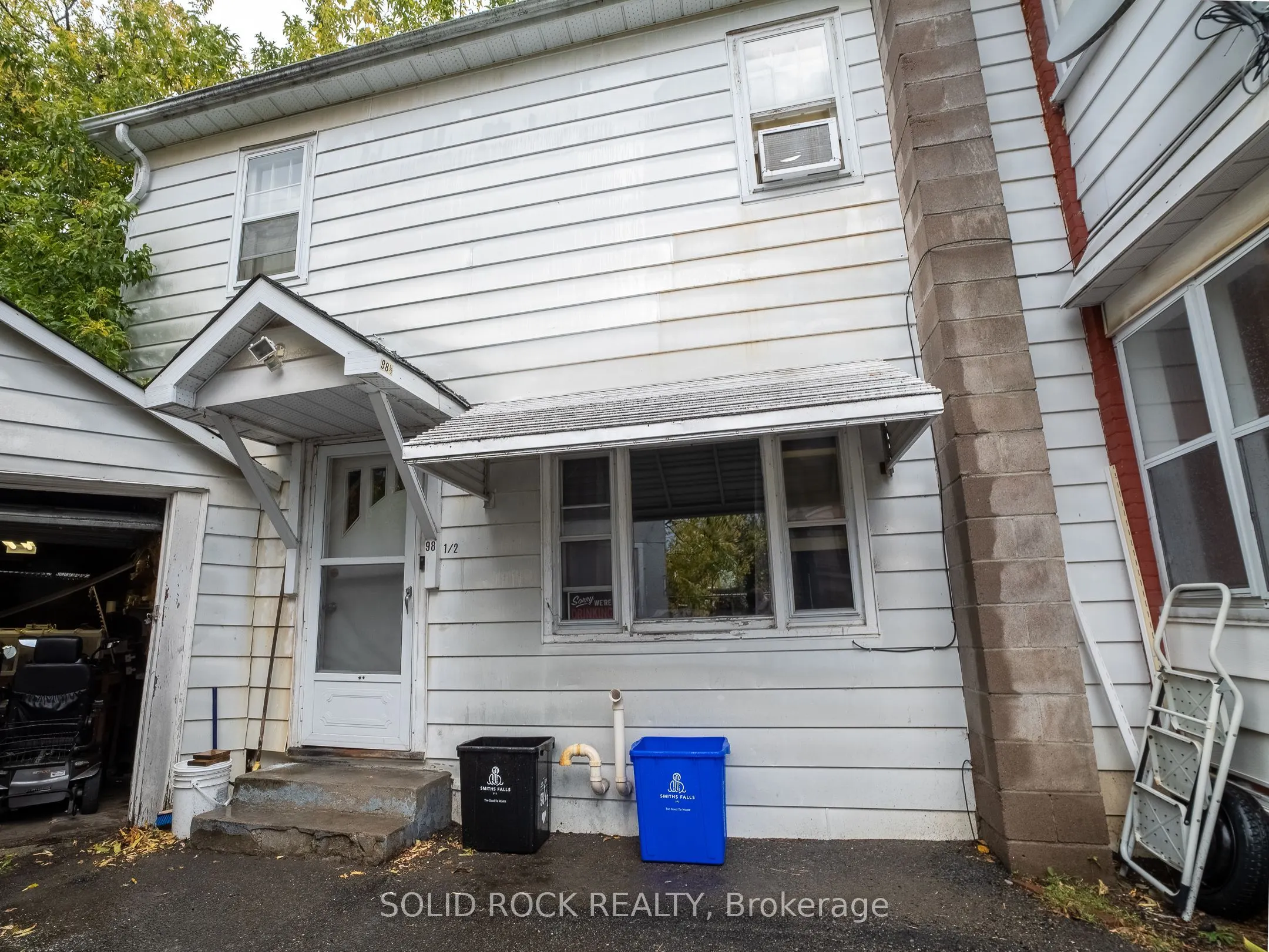 98 Elmsley Street N