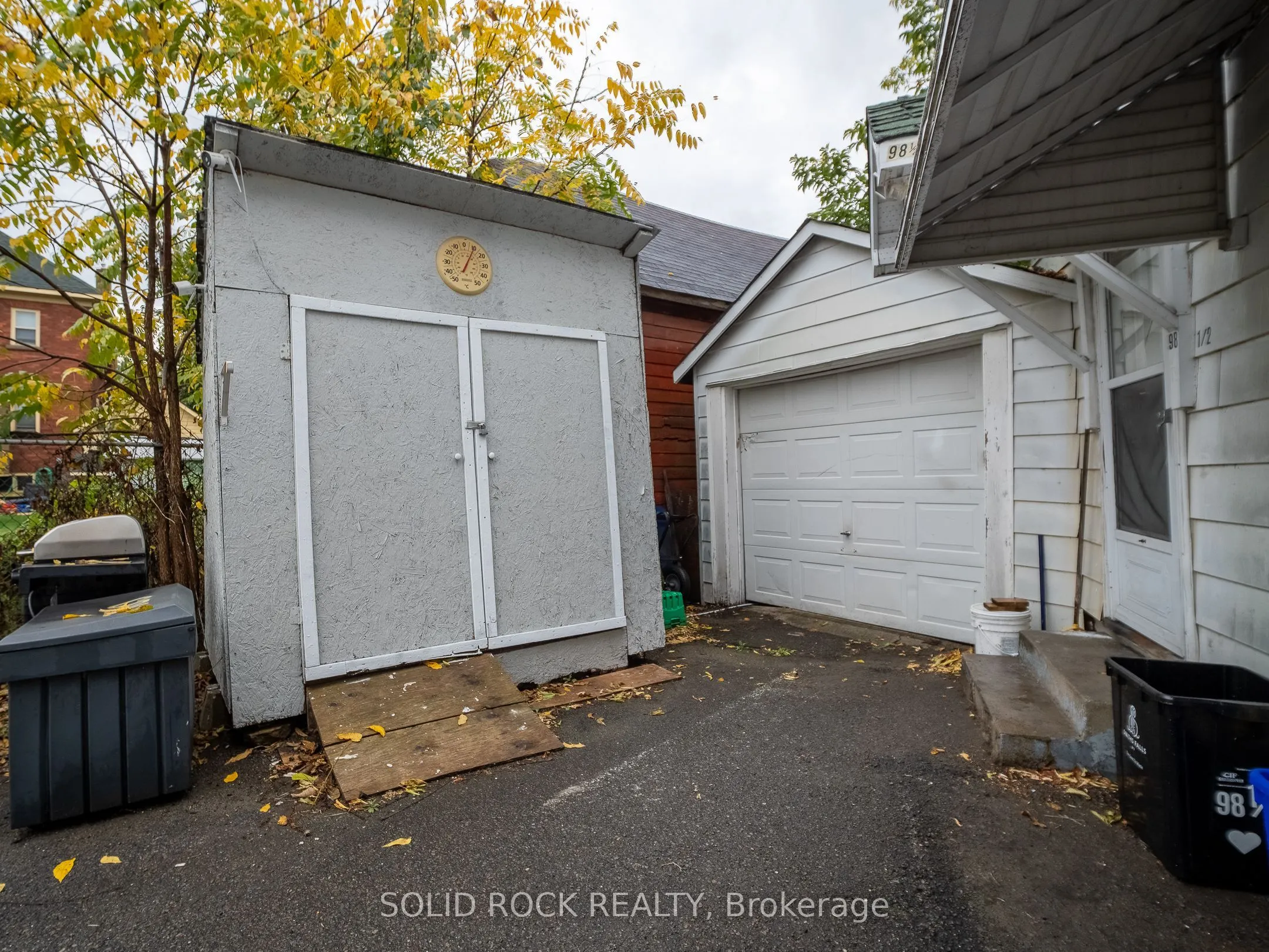 98 Elmsley Street N