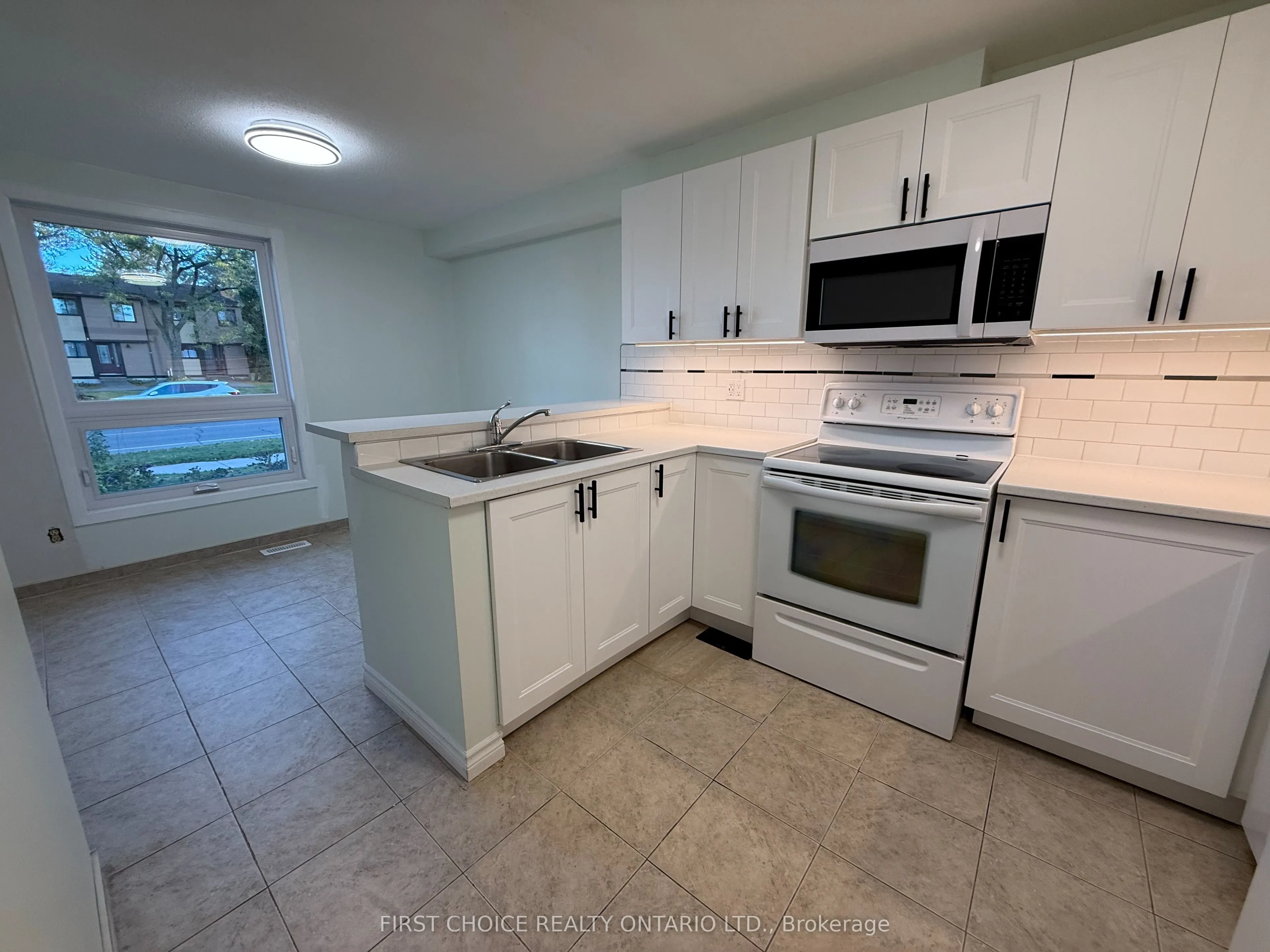 7913 Jeanne D'arc Boulevard
