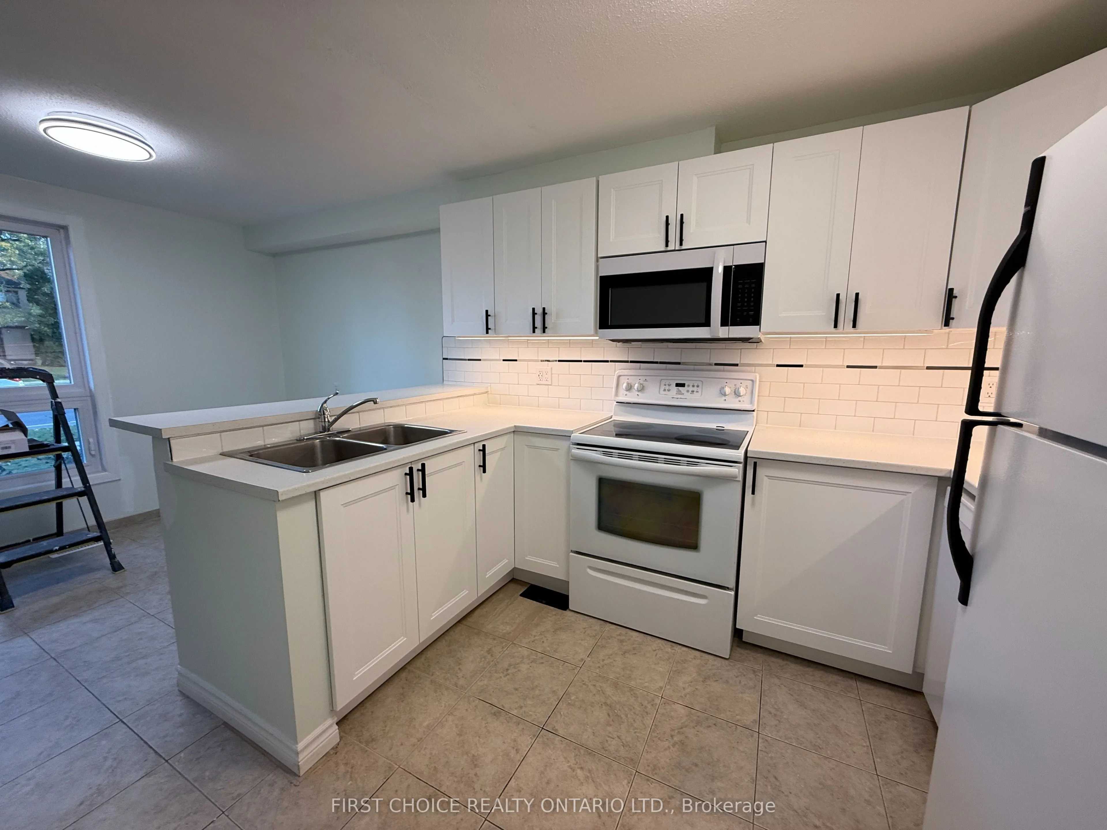 7913 Jeanne D'arc Boulevard