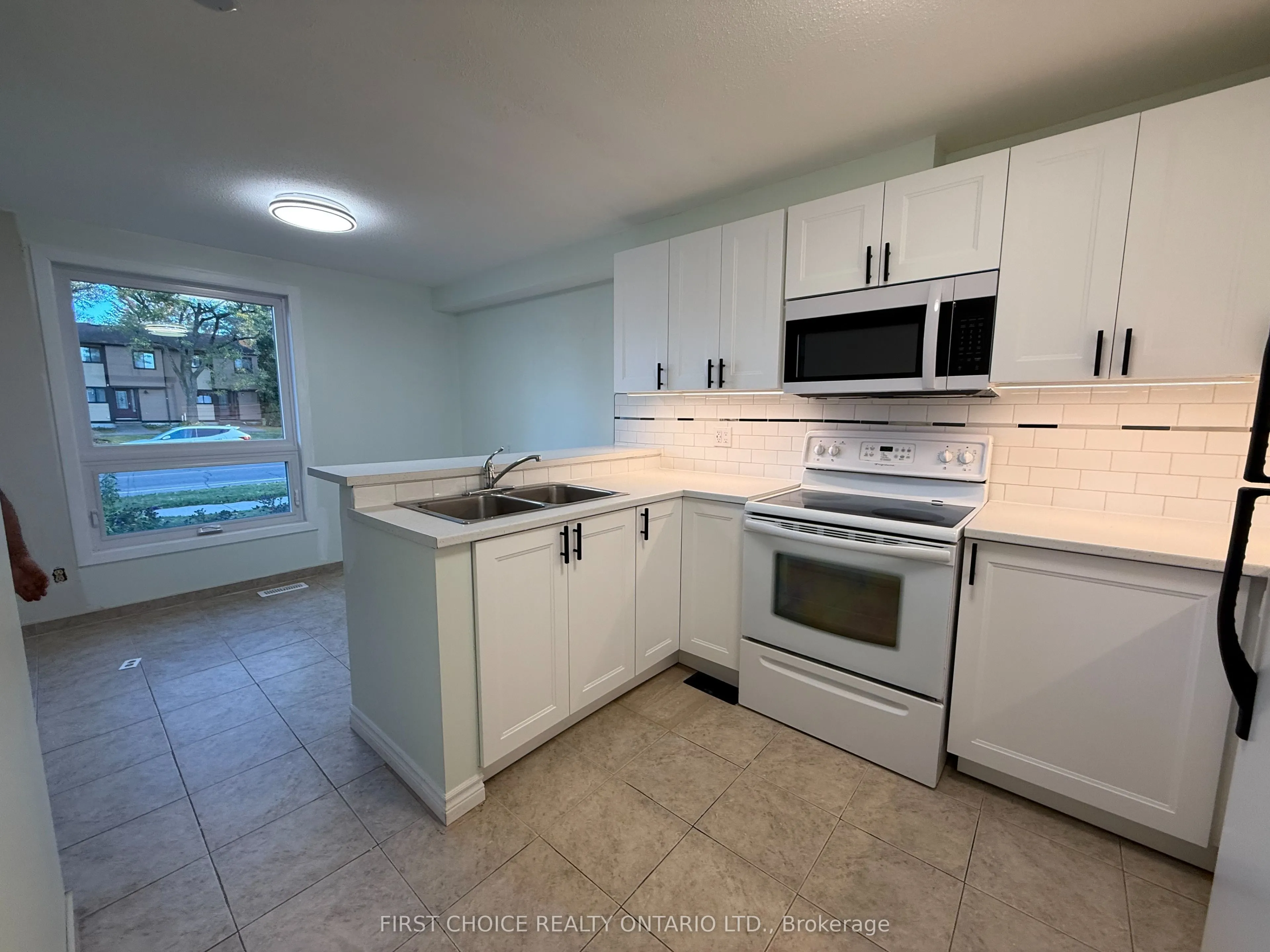 7913 Jeanne D'arc Boulevard