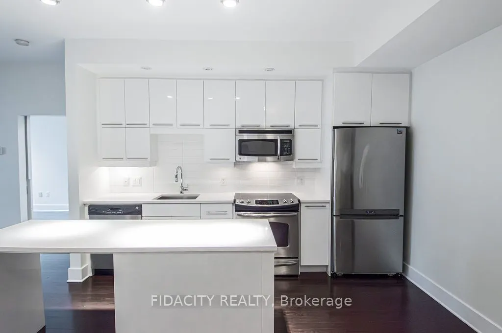 101 Richmond Road, #320
