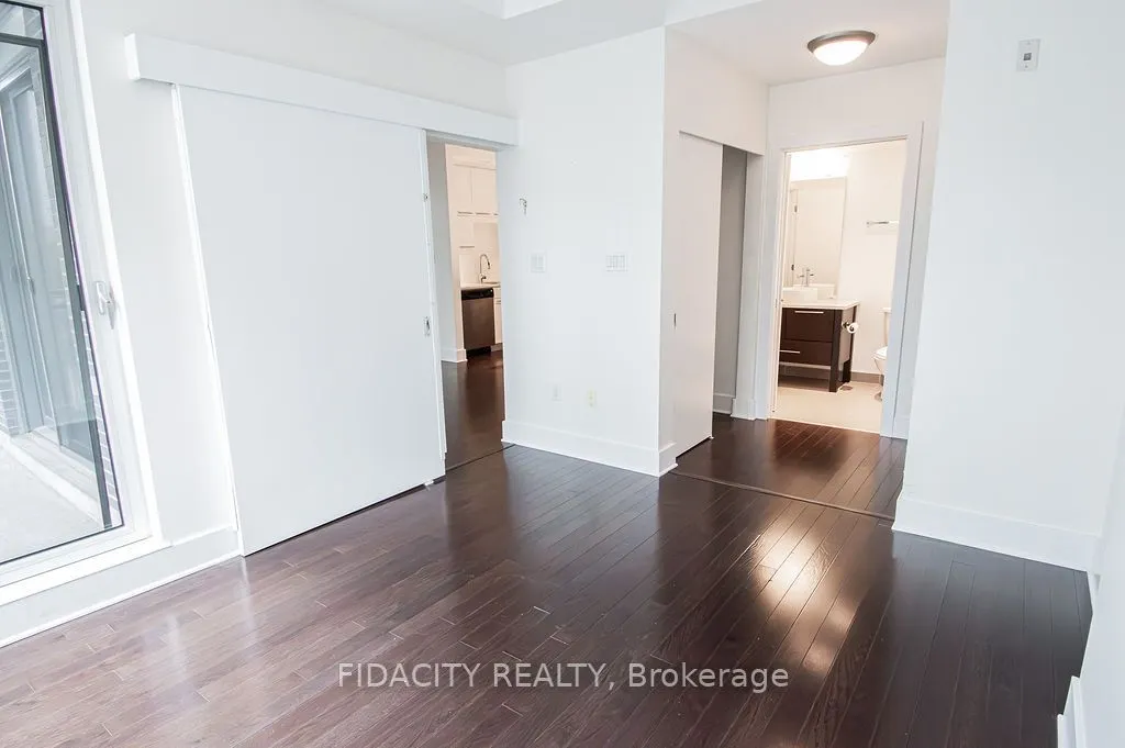 101 Richmond Road, #320