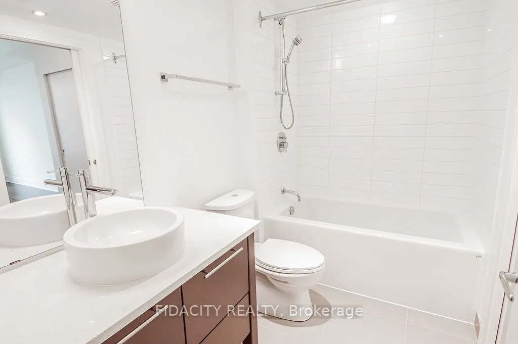 101 Richmond Road, #320