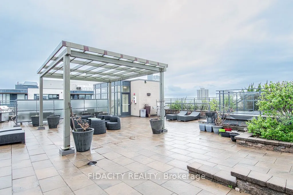 101 Richmond Road, #320