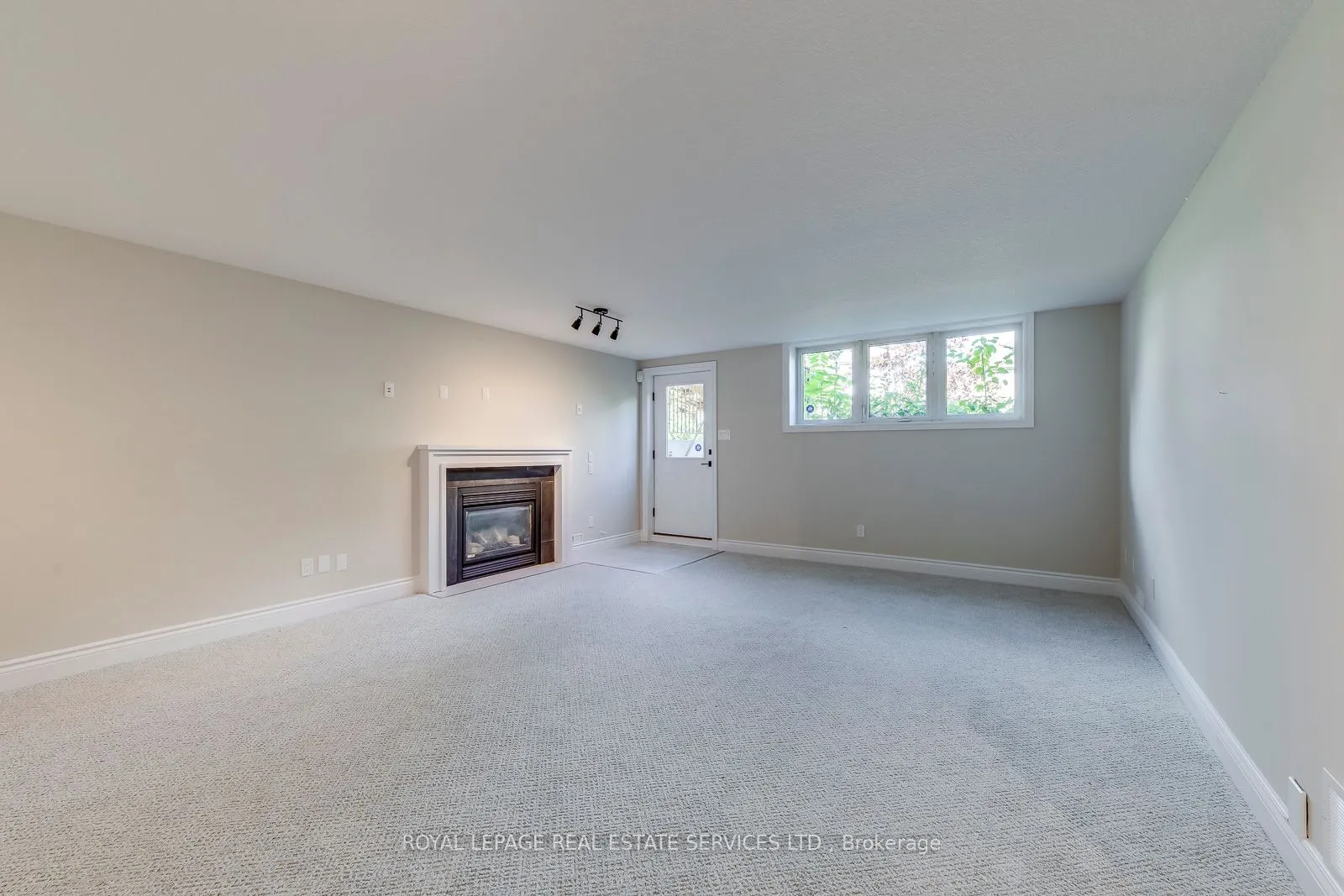38 Moraine Walk