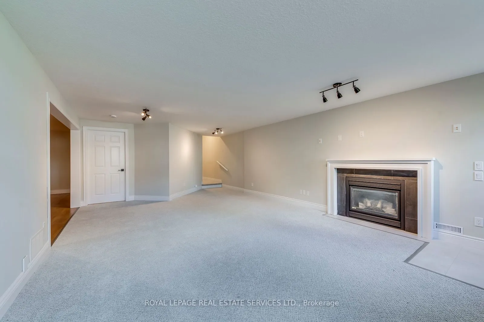 38 Moraine Walk