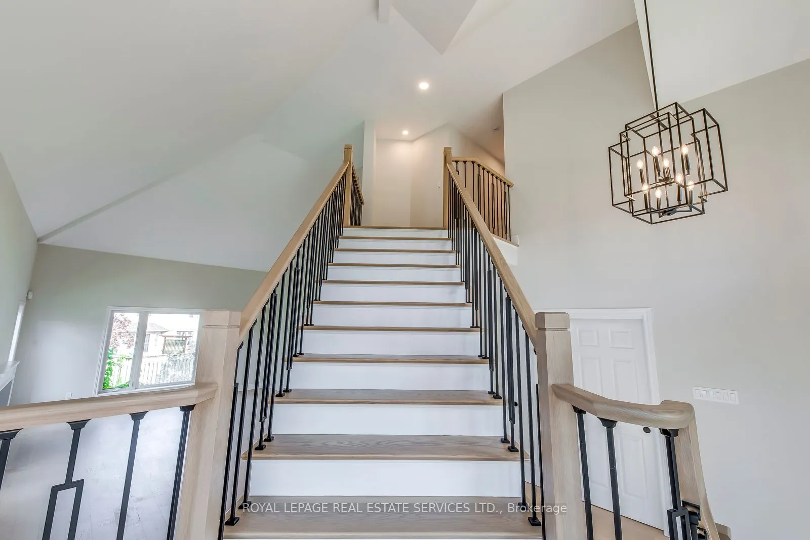 38 Moraine Walk
