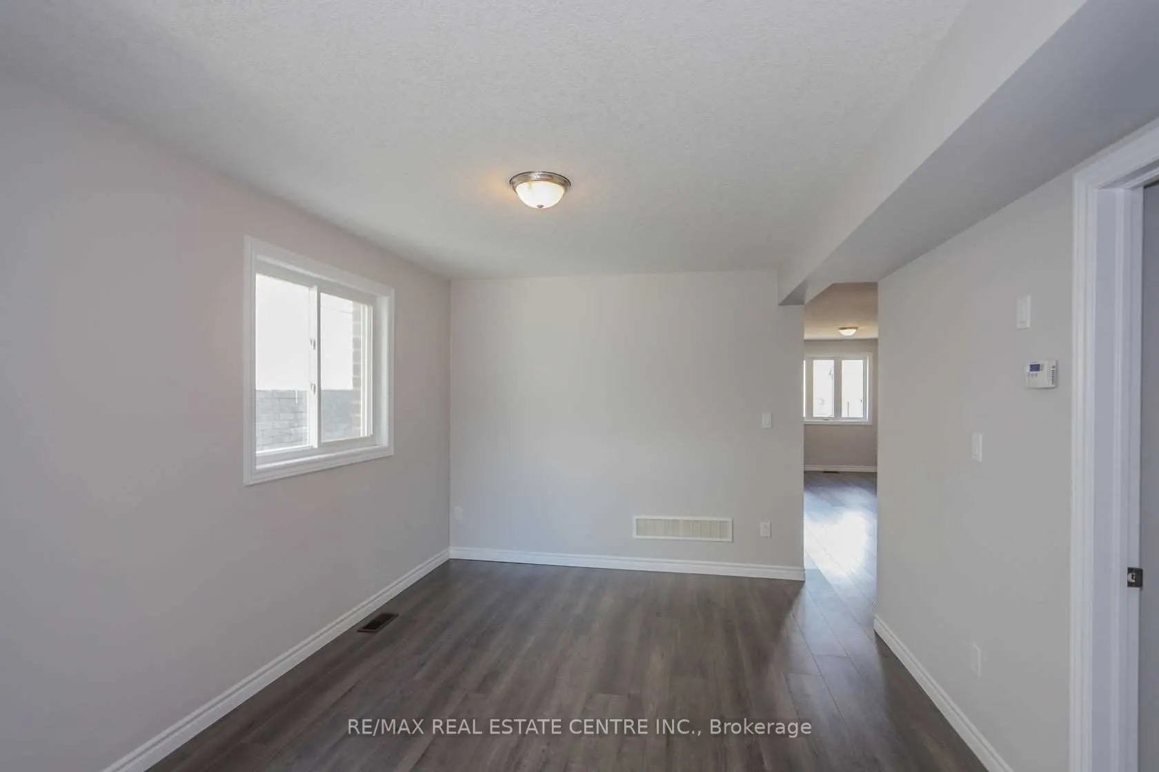1890 Foxridge Crescent, #Upper