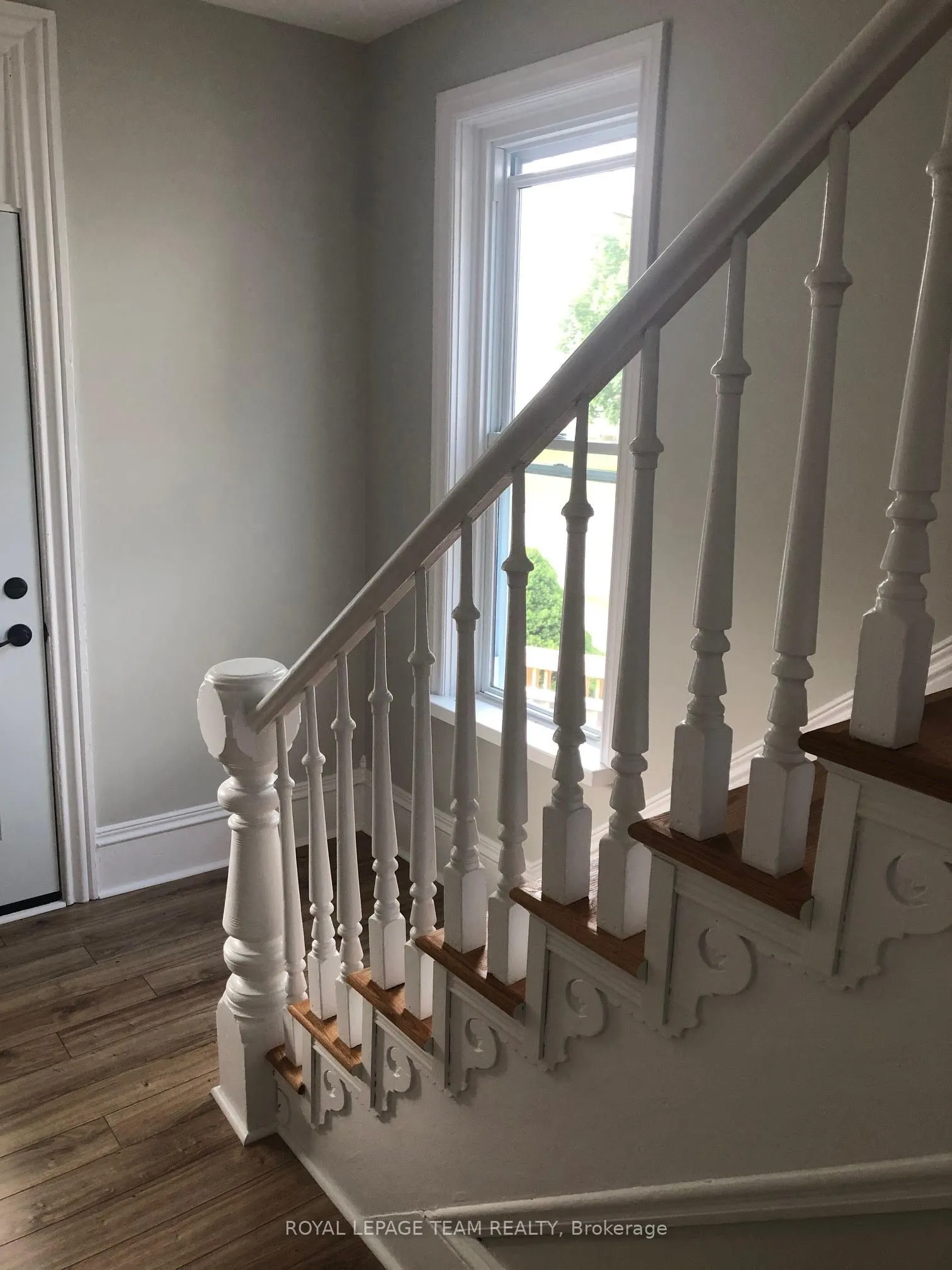 114 Main Street E
