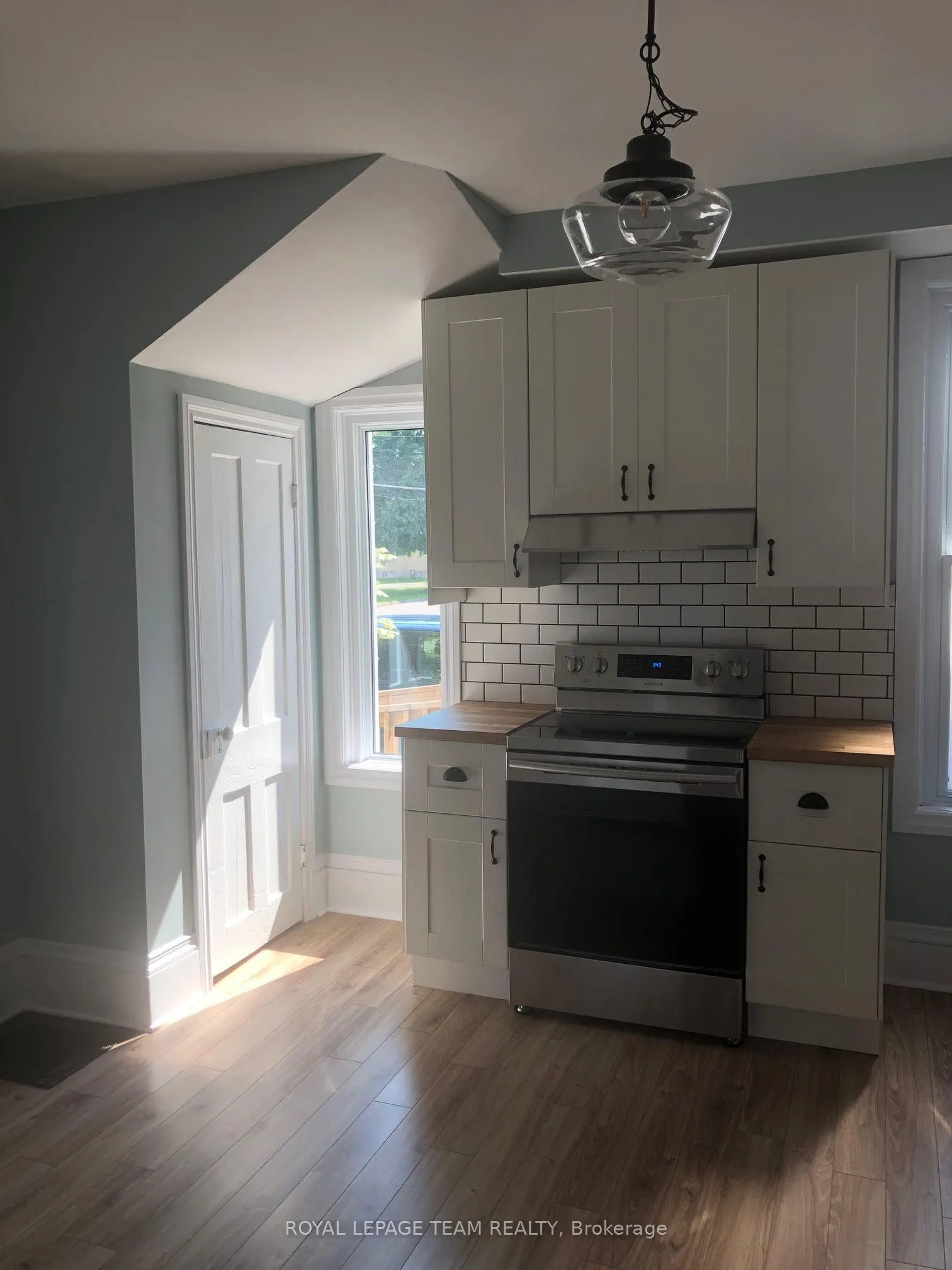 114 Main Street E