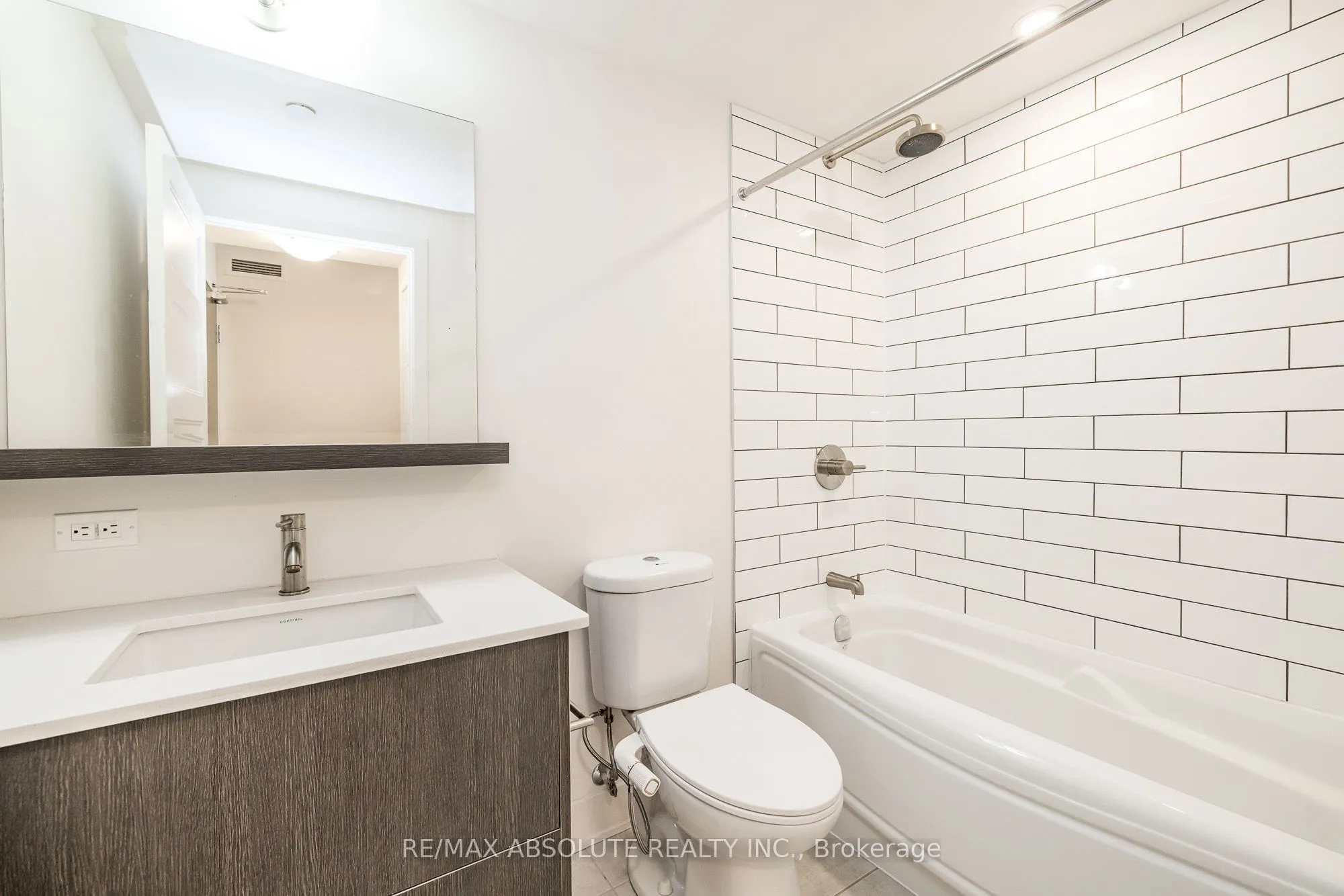 411 Mackay Street, #209