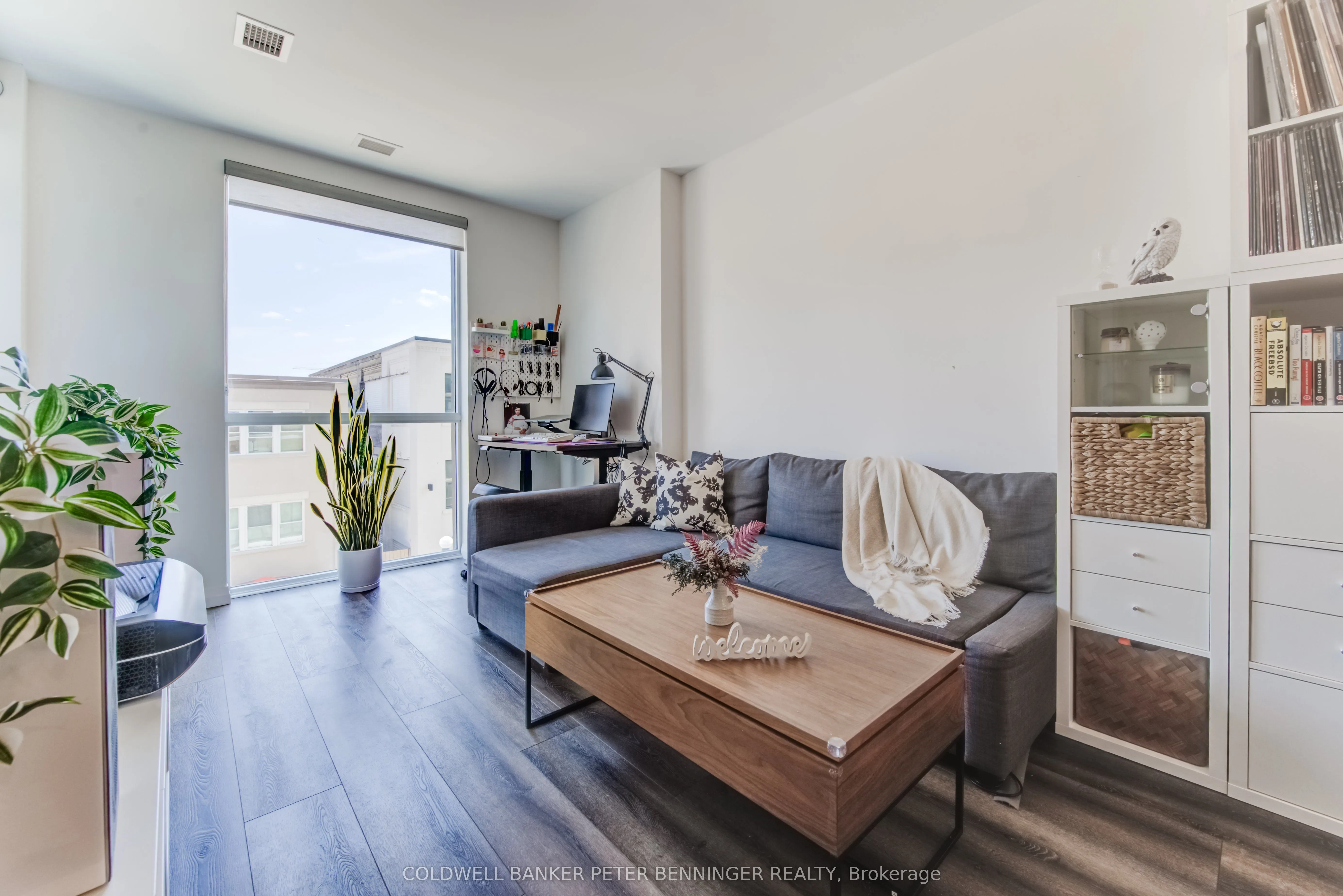 60 CHARLES Street W, #303