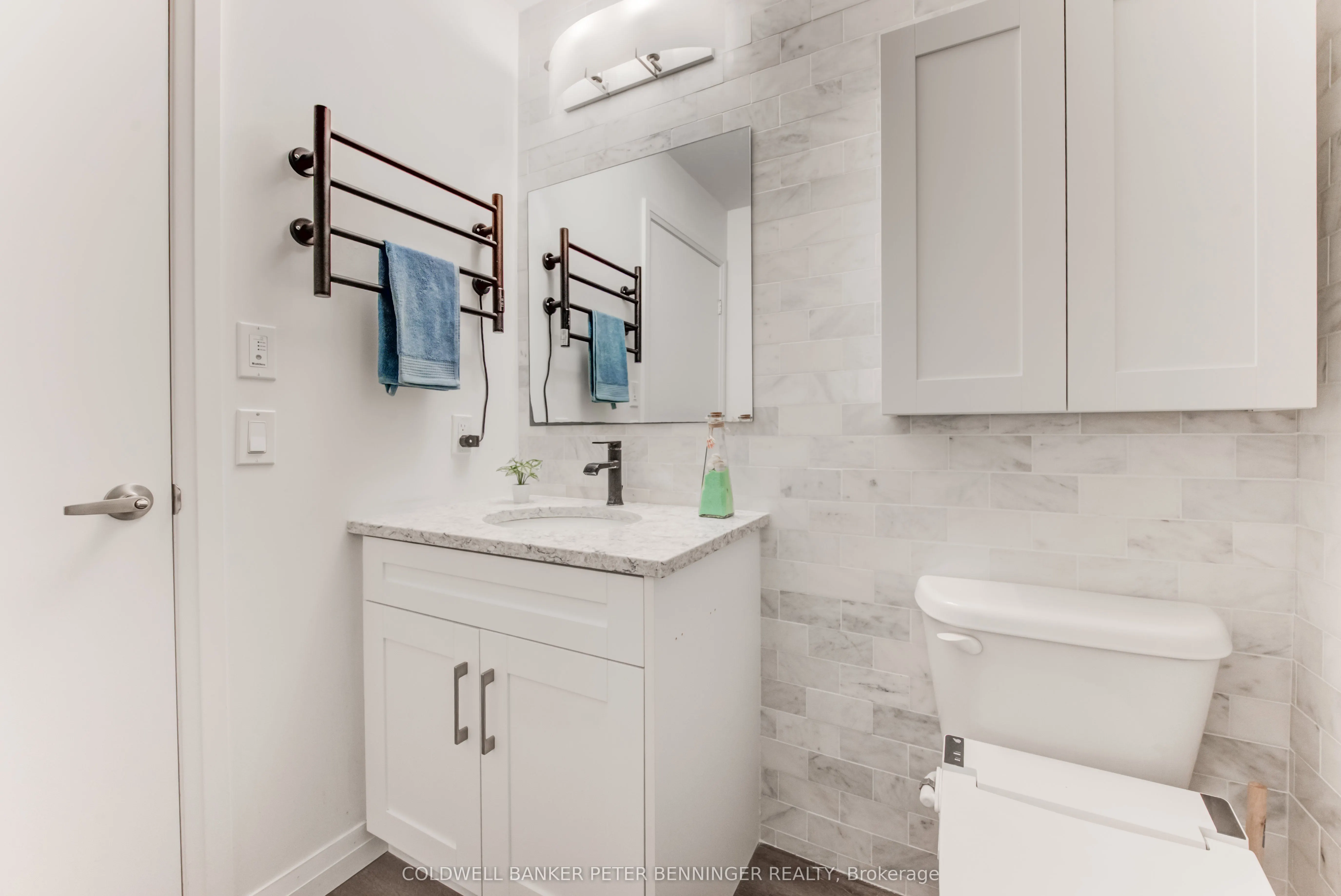 60 CHARLES Street W, #303