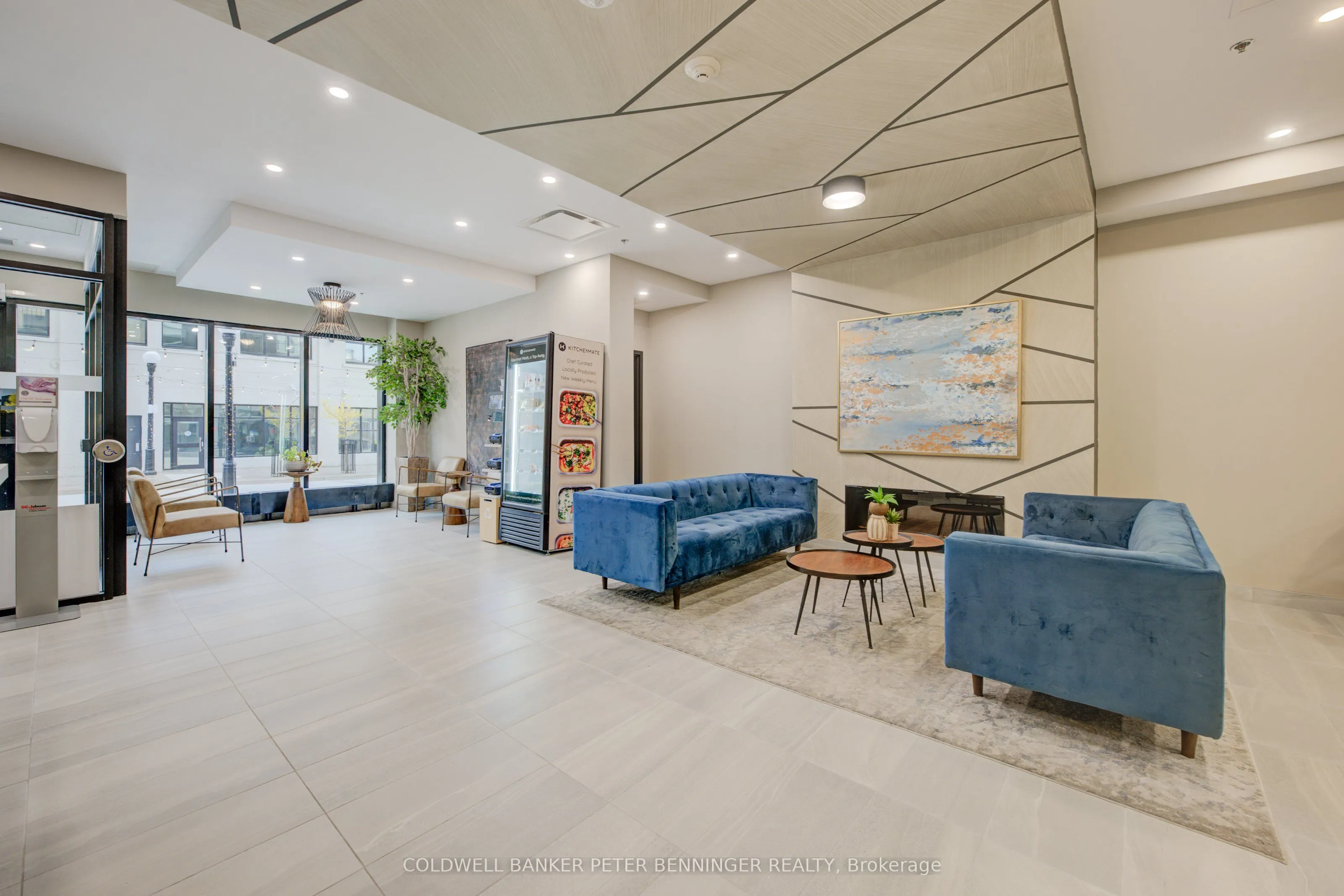 60 CHARLES Street W, #303