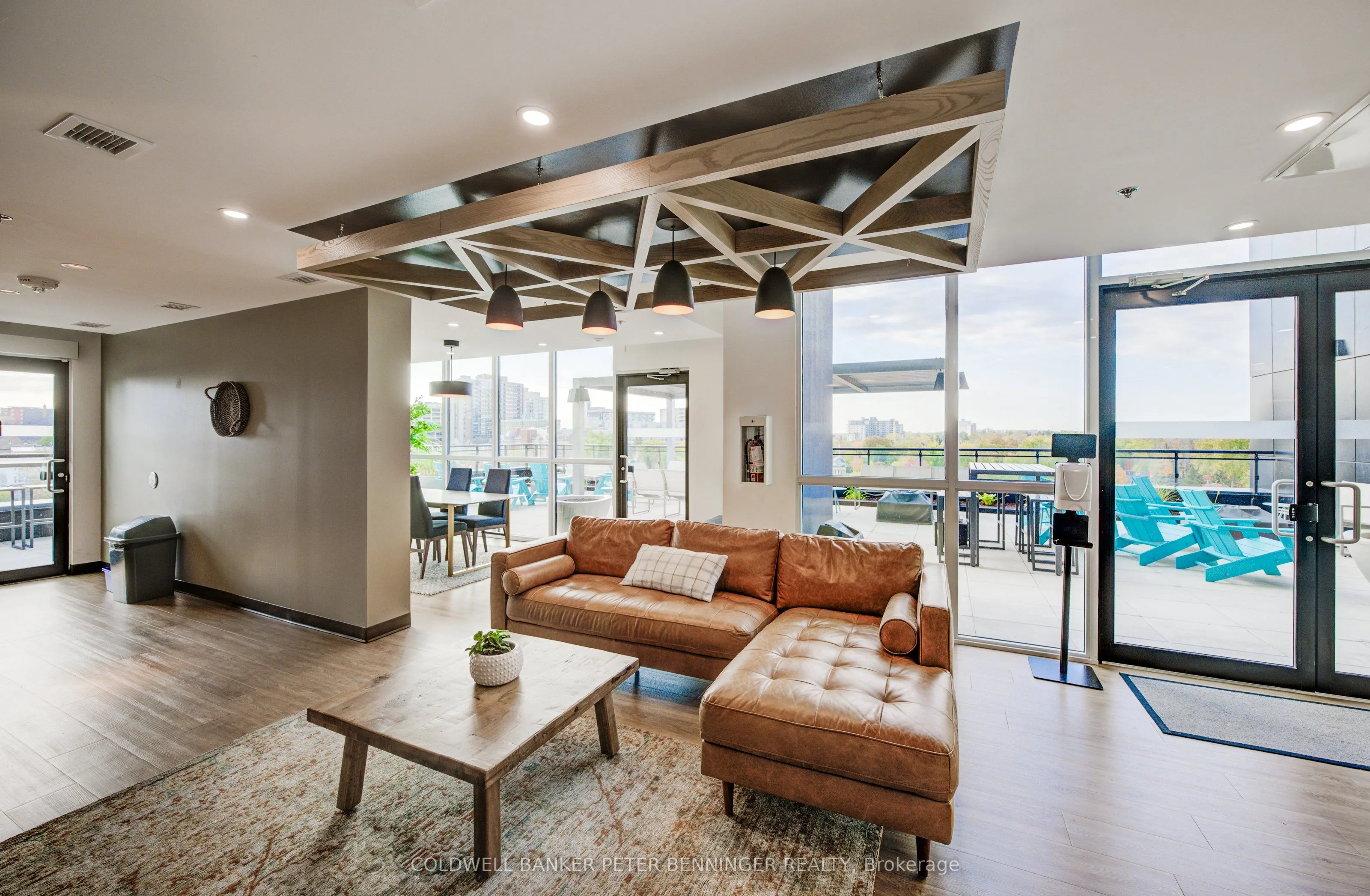60 CHARLES Street W, #303