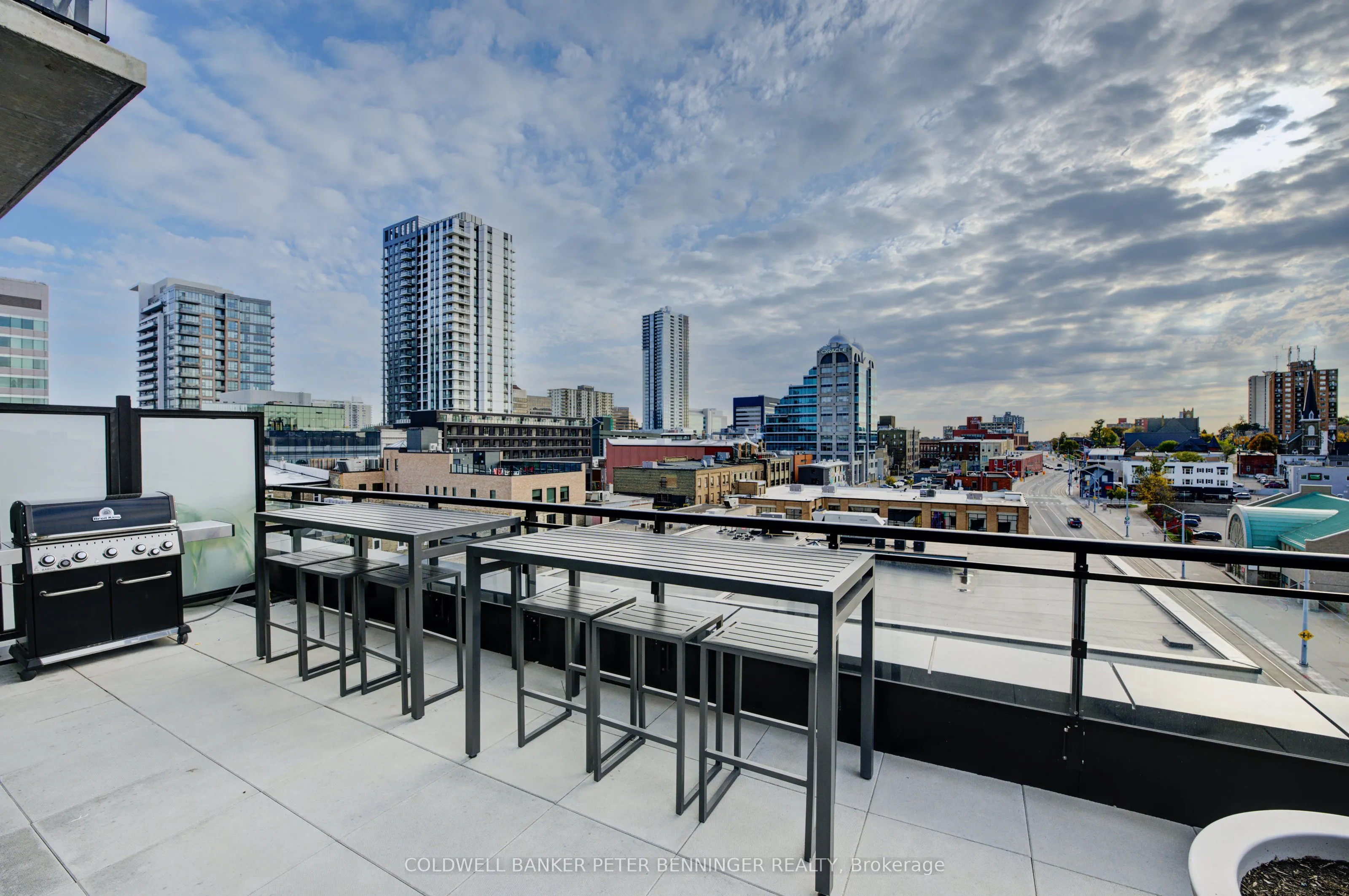 60 CHARLES Street W, #303