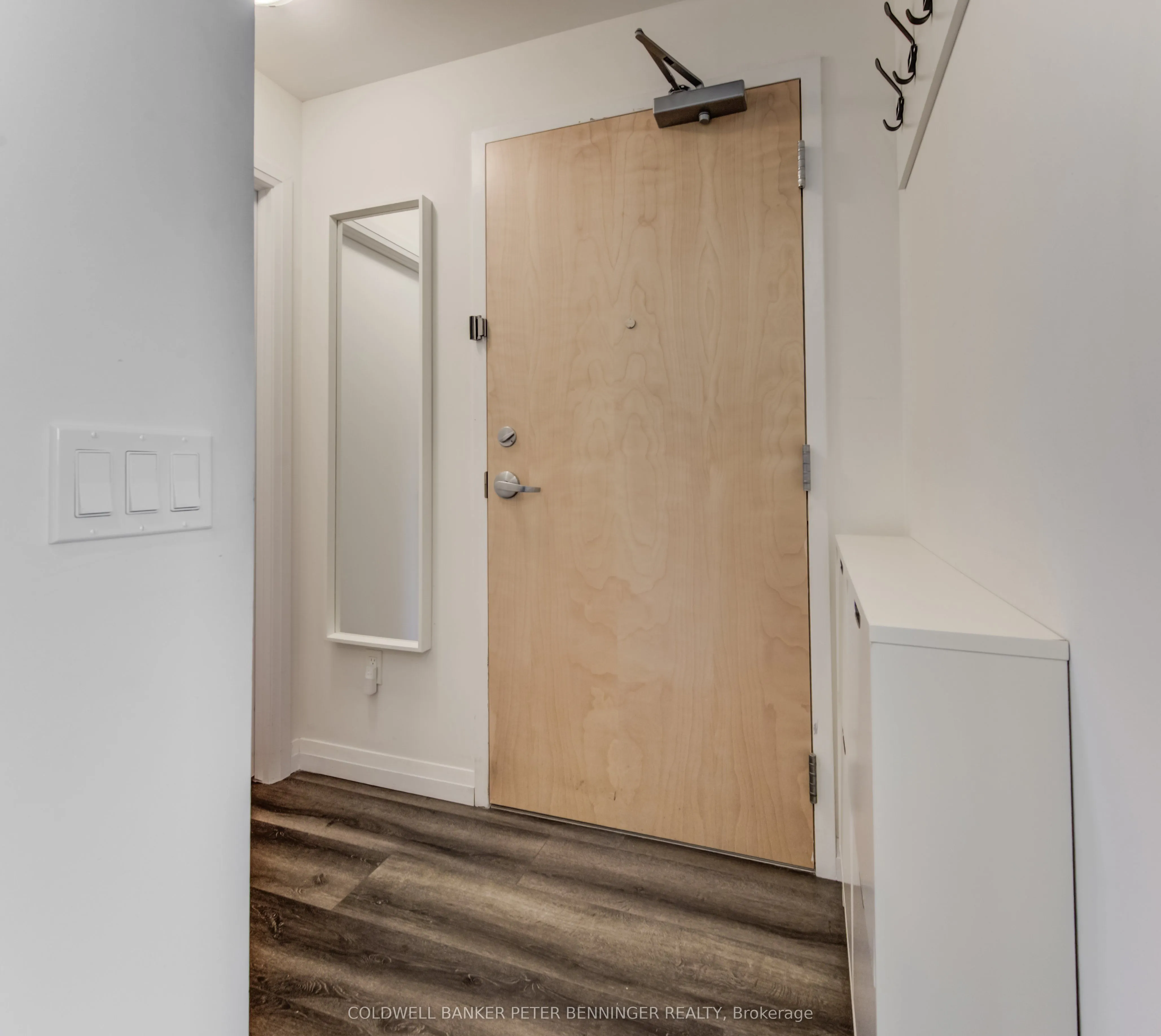 60 CHARLES Street W, #303