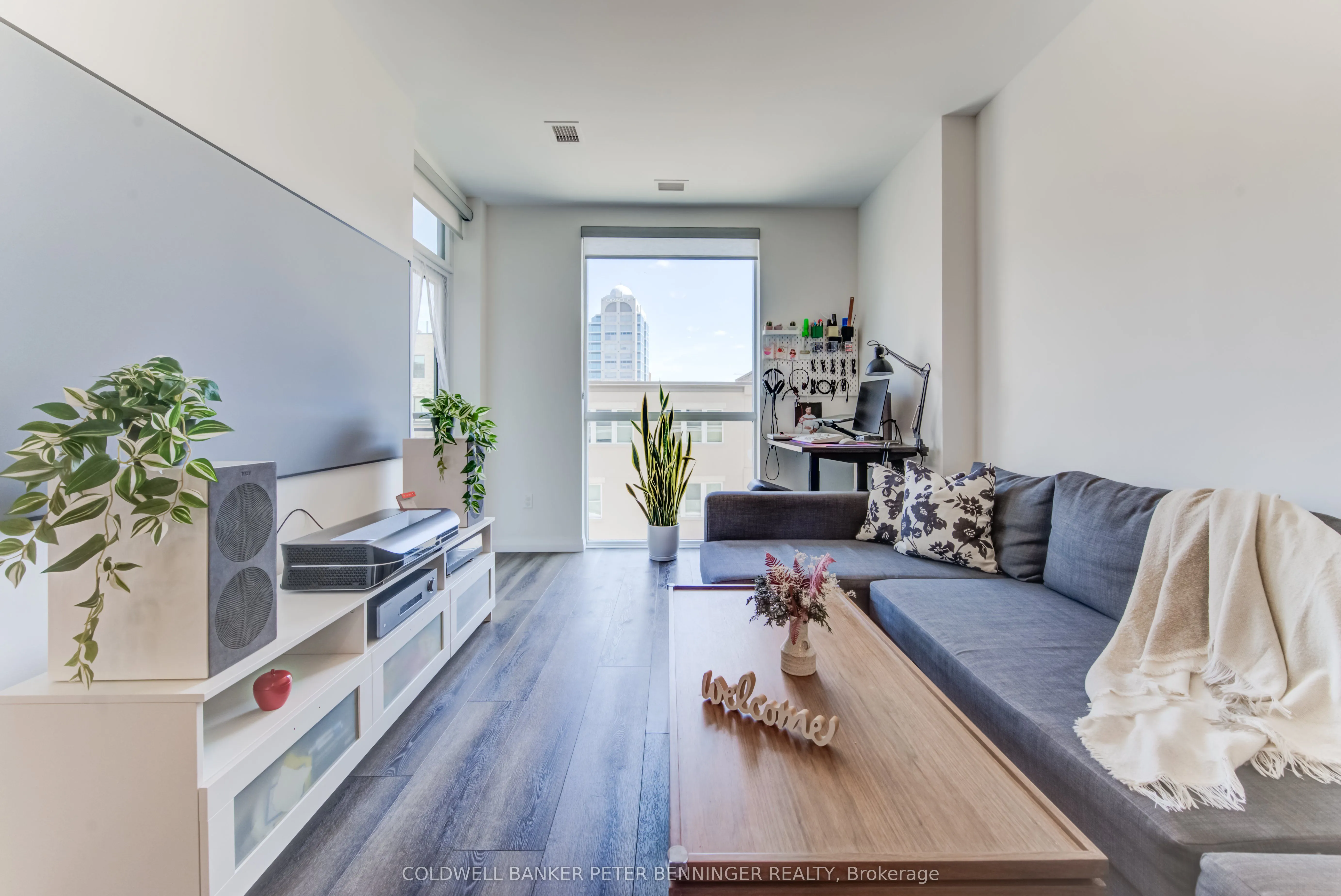 60 CHARLES Street W, #303