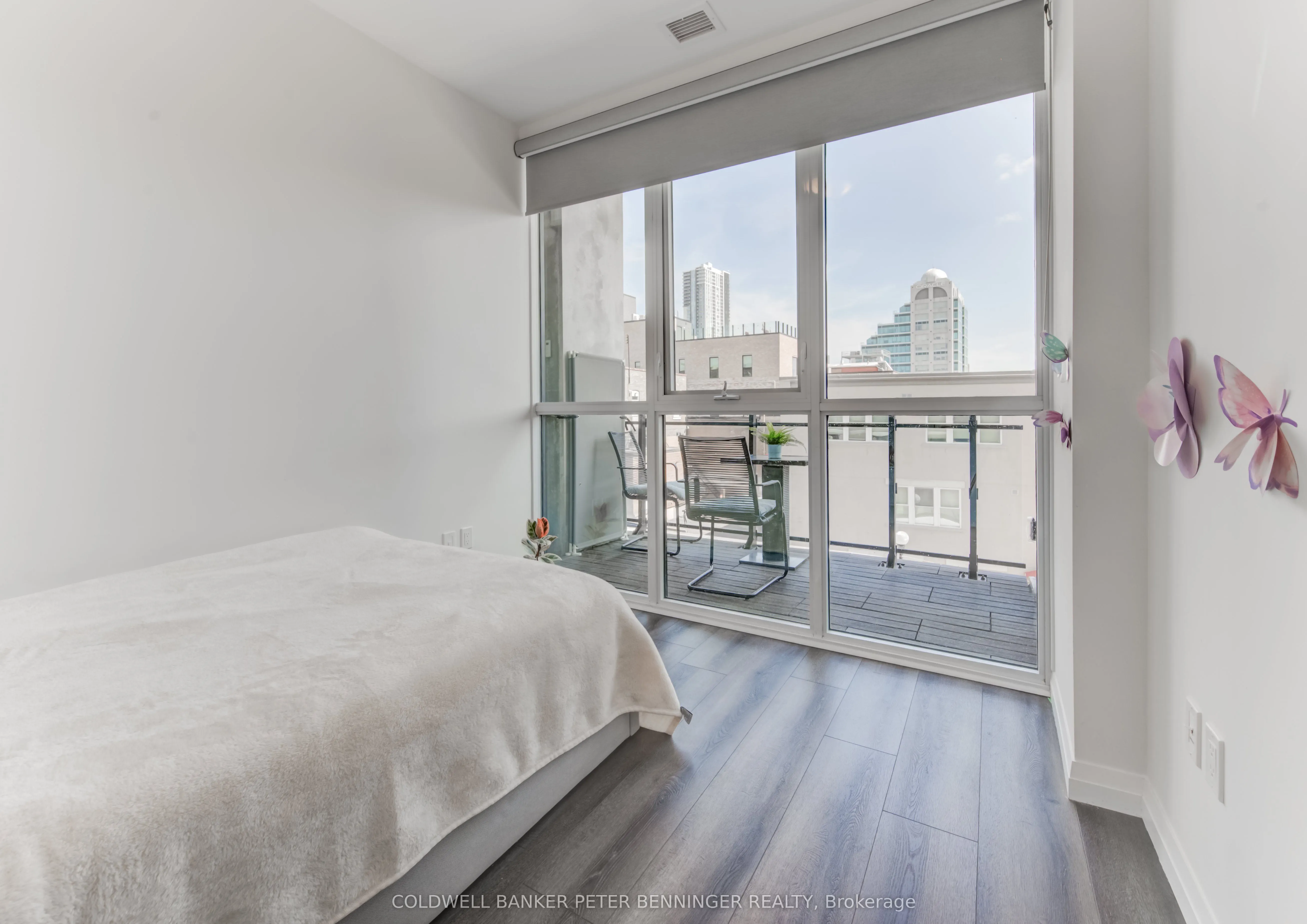 60 CHARLES Street W, #303