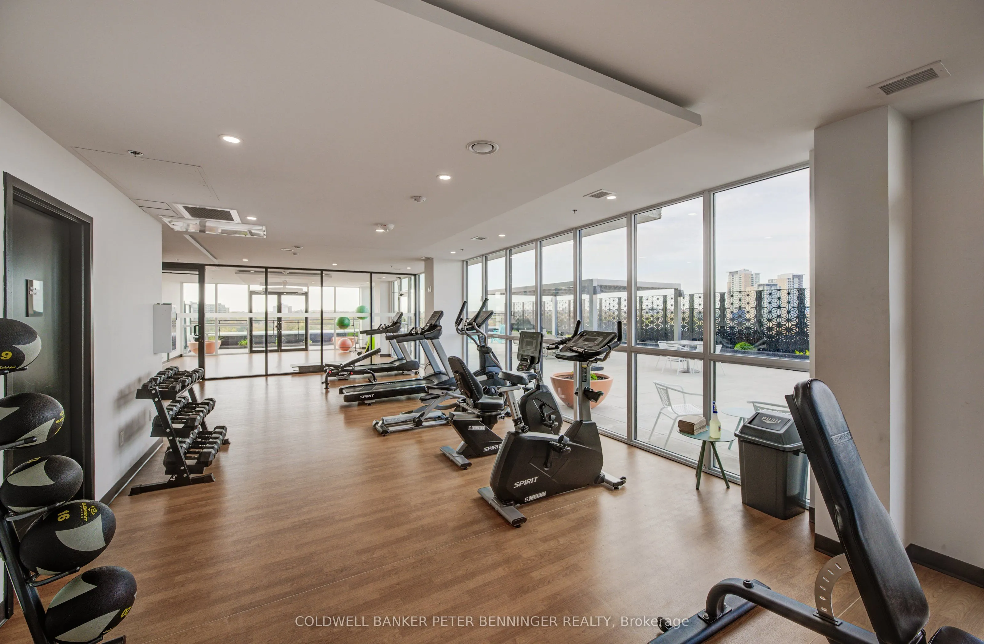 60 CHARLES Street W, #303
