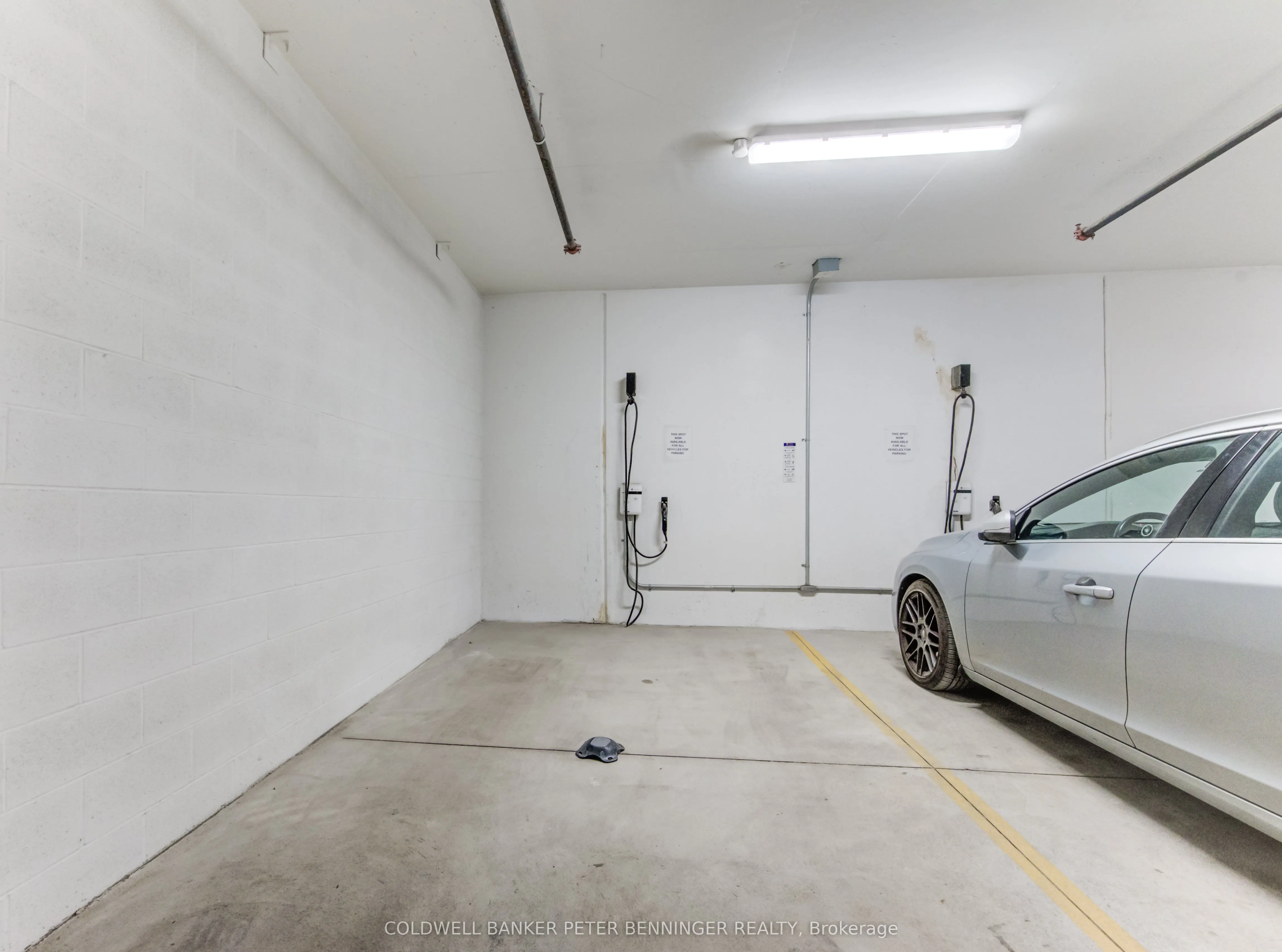 60 CHARLES Street W, #303
