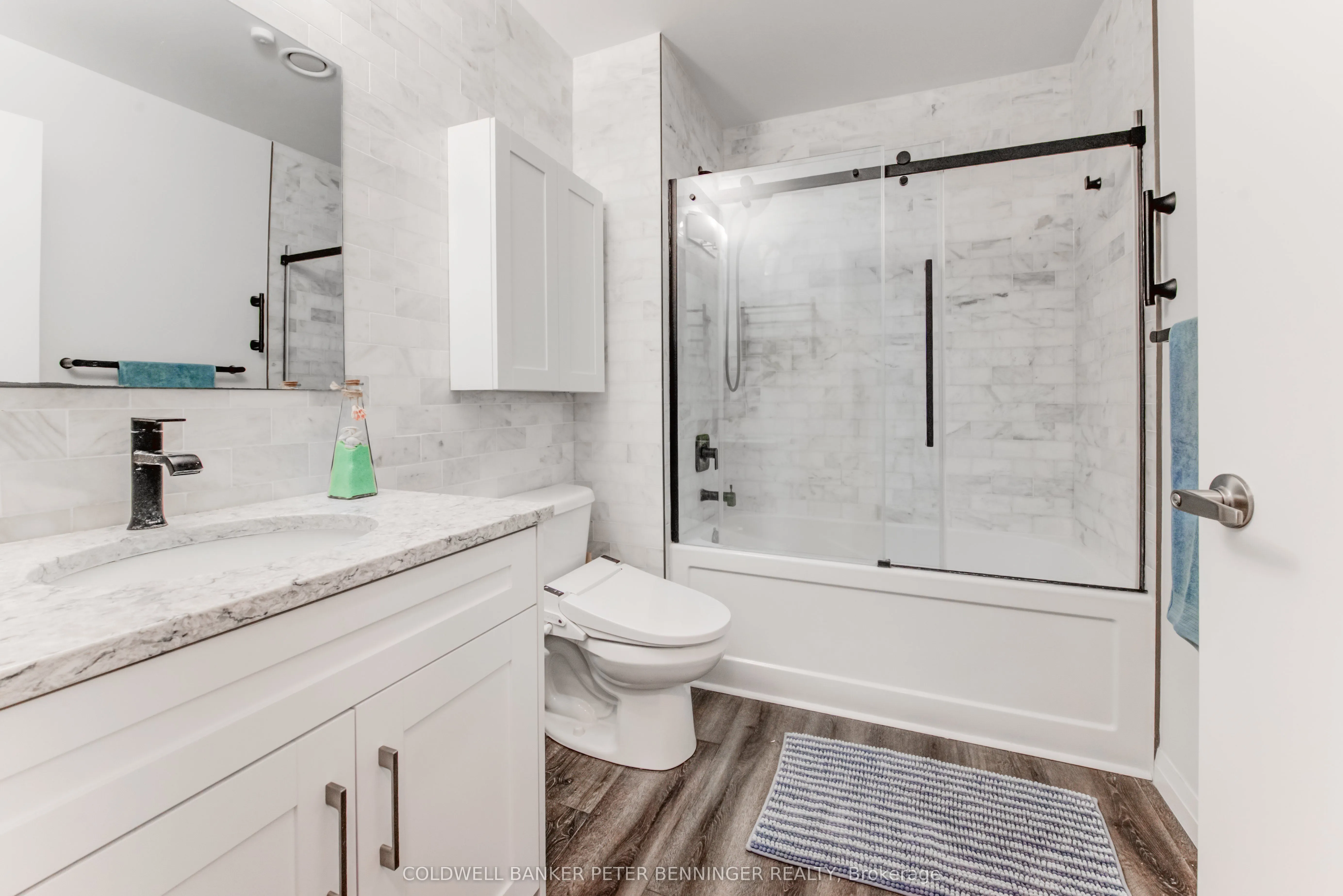 60 CHARLES Street W, #303
