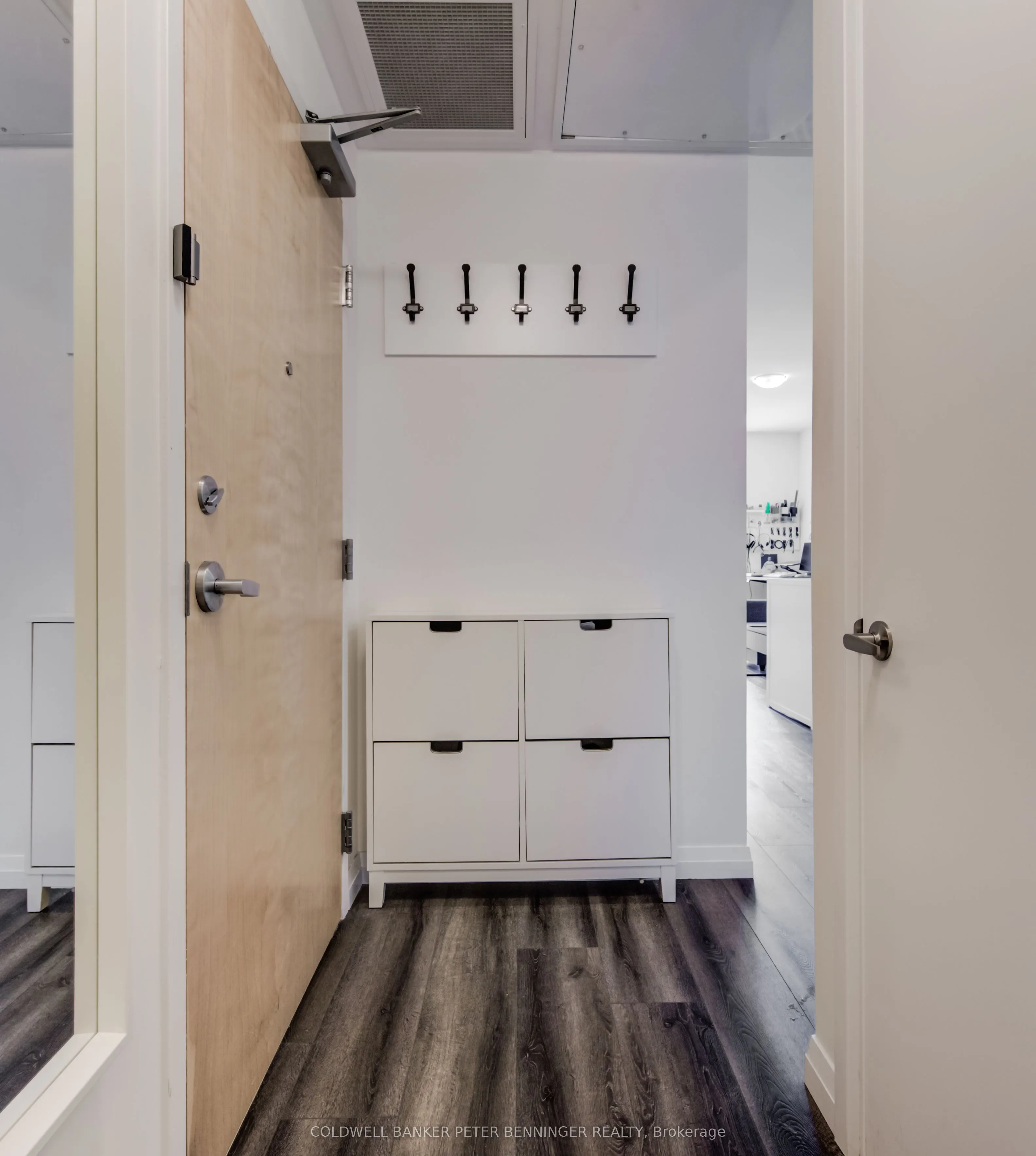 60 CHARLES Street W, #303
