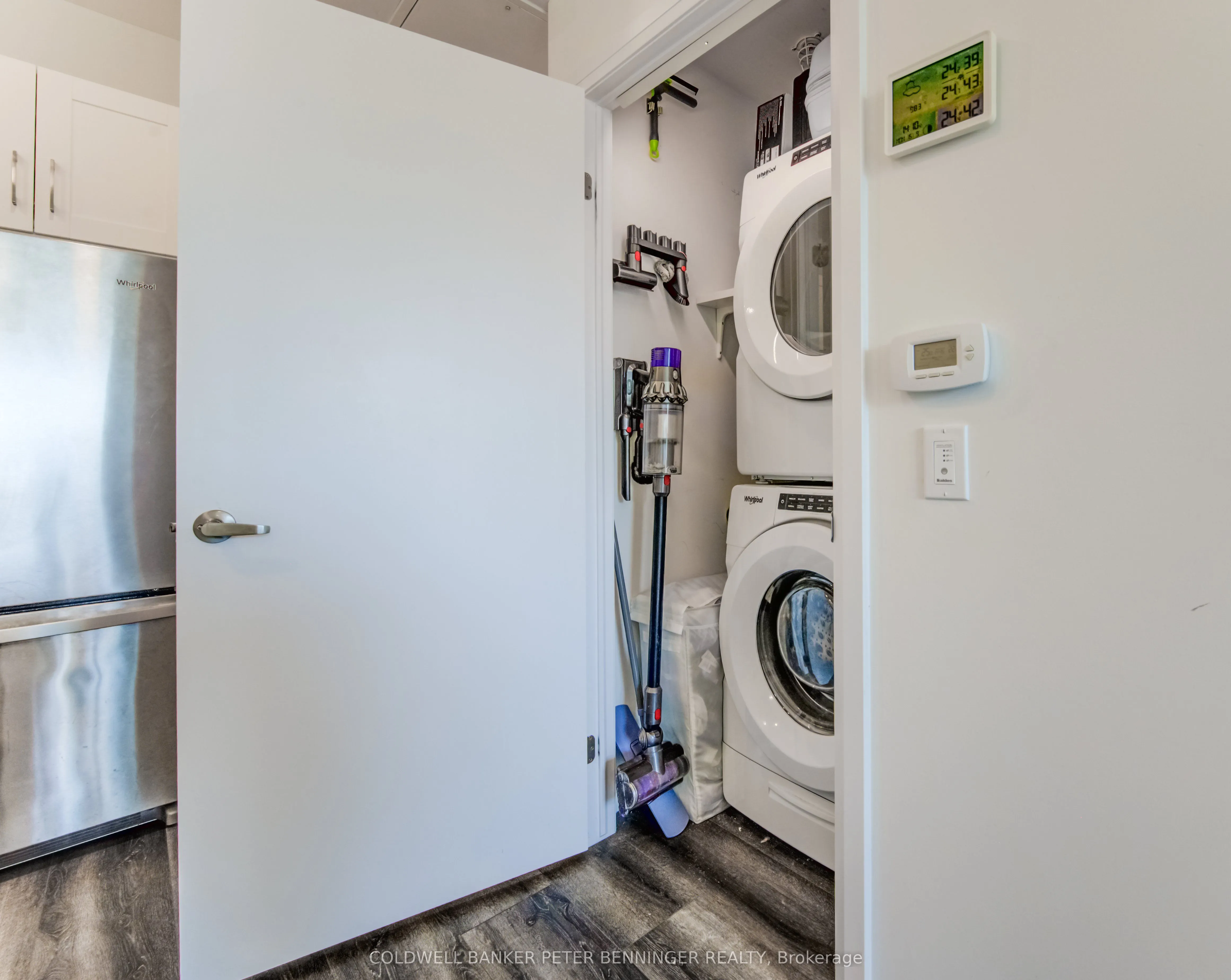 60 CHARLES Street W, #303