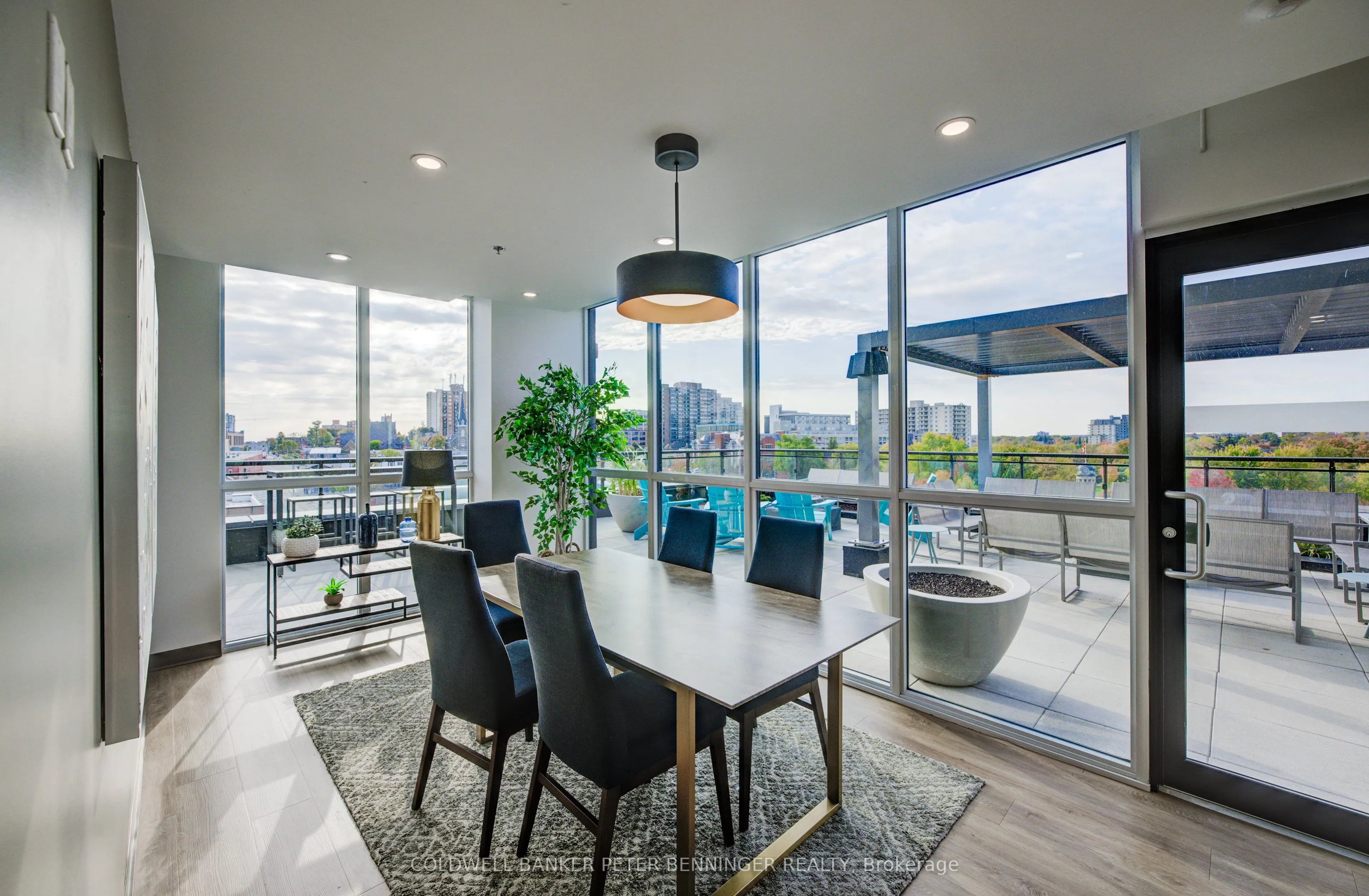 60 CHARLES Street W, #303