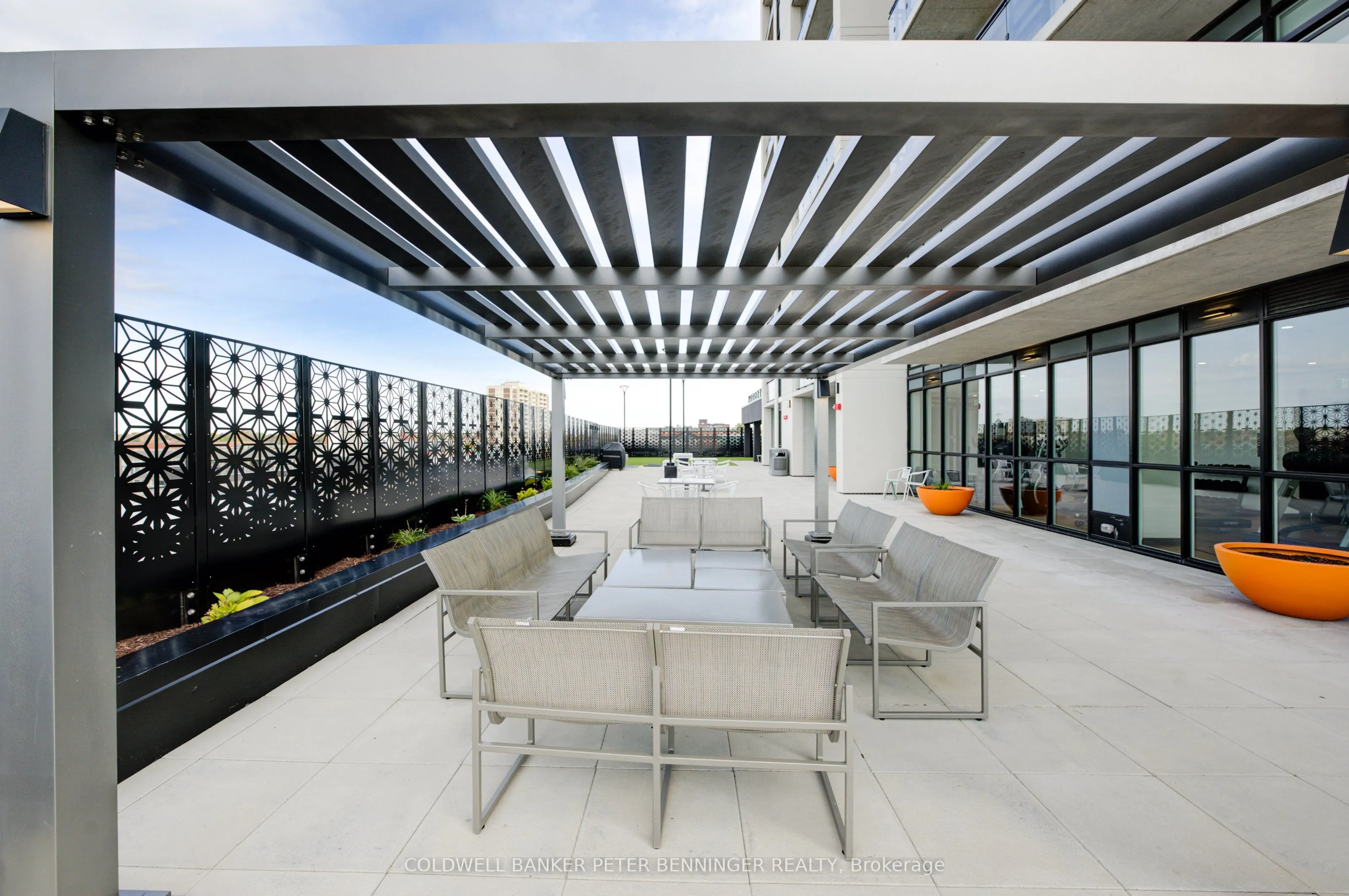 60 CHARLES Street W, #303