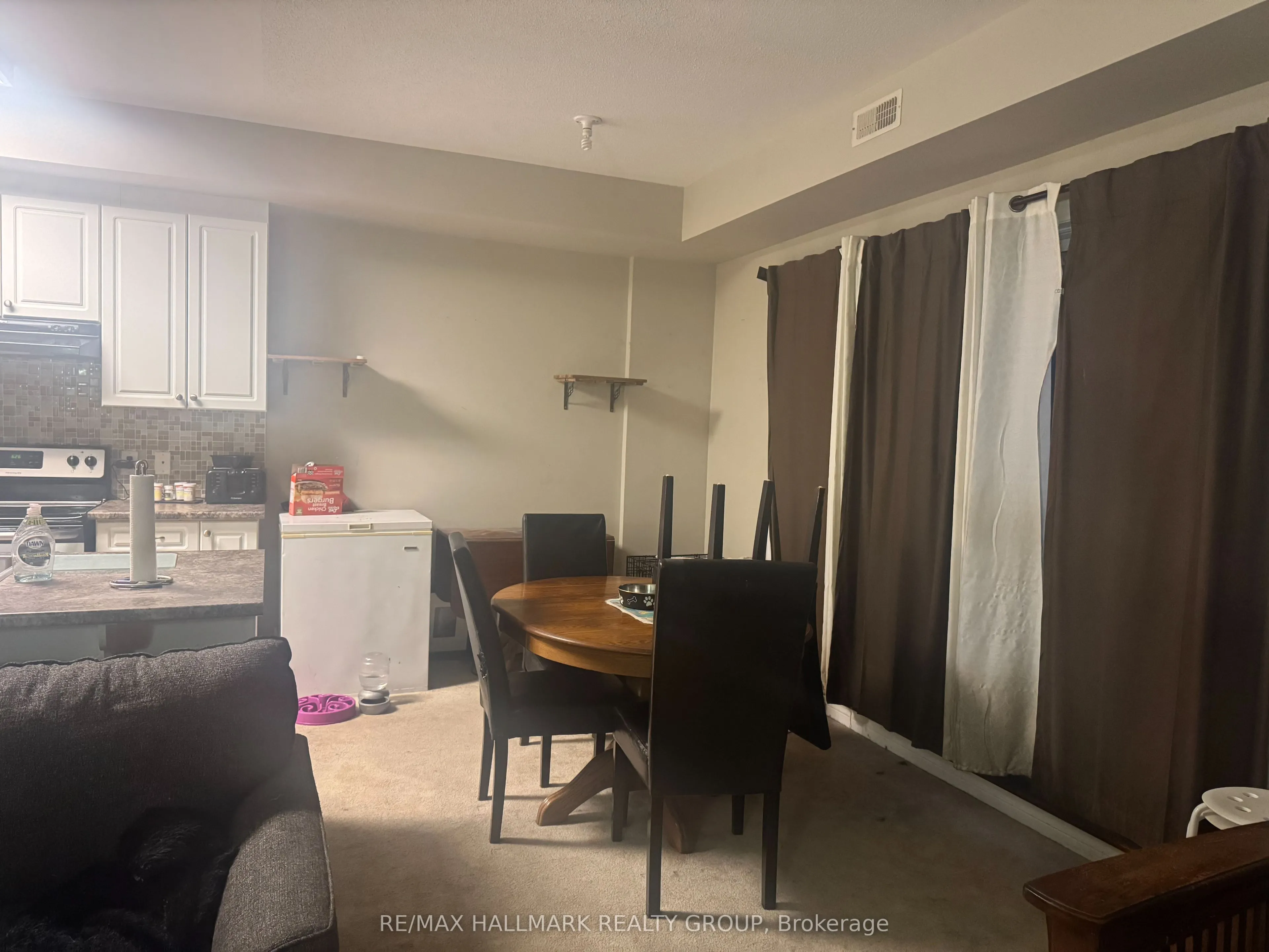 190 Hornchurch Lane, #B