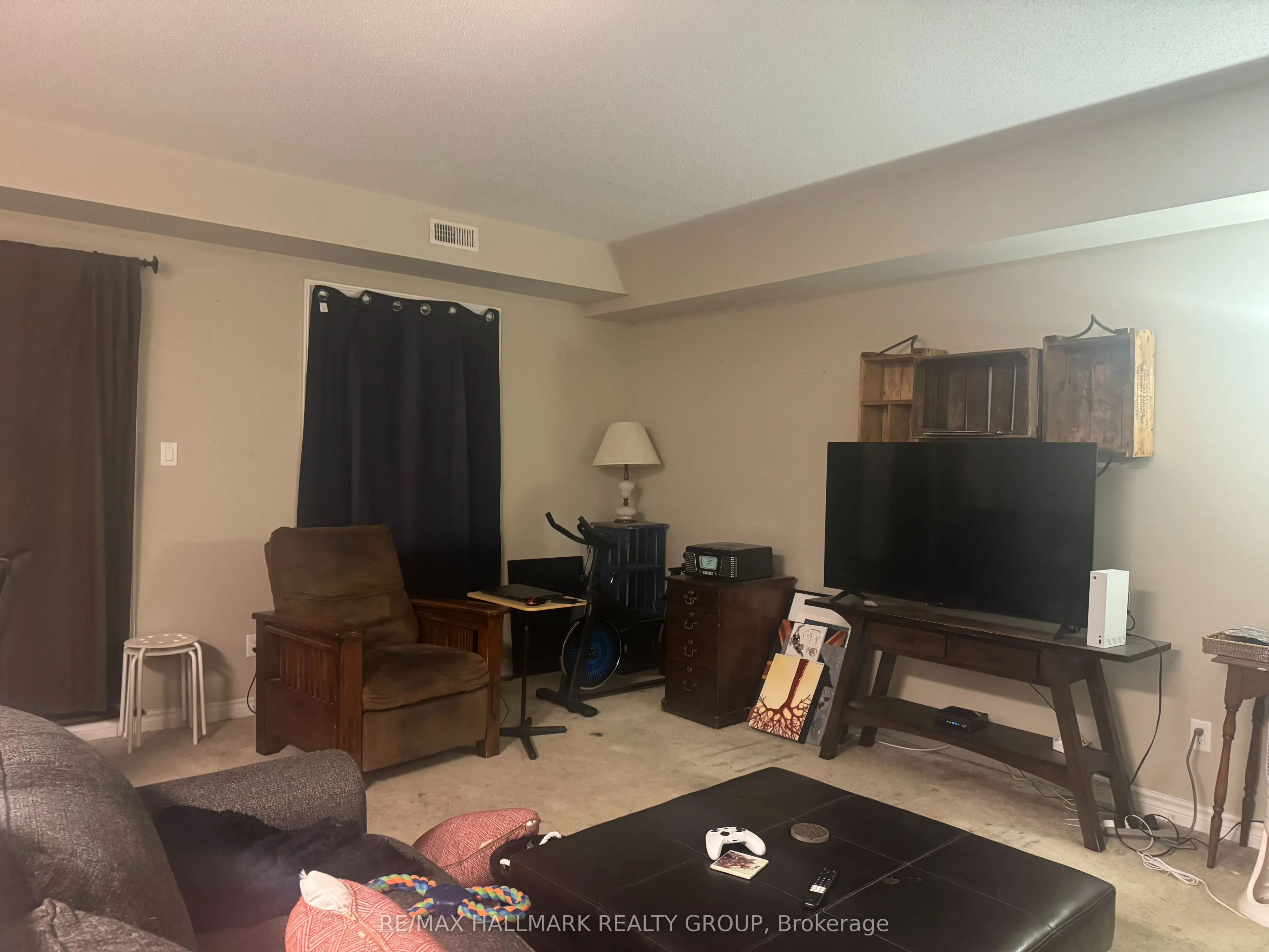 190 Hornchurch Lane, #B