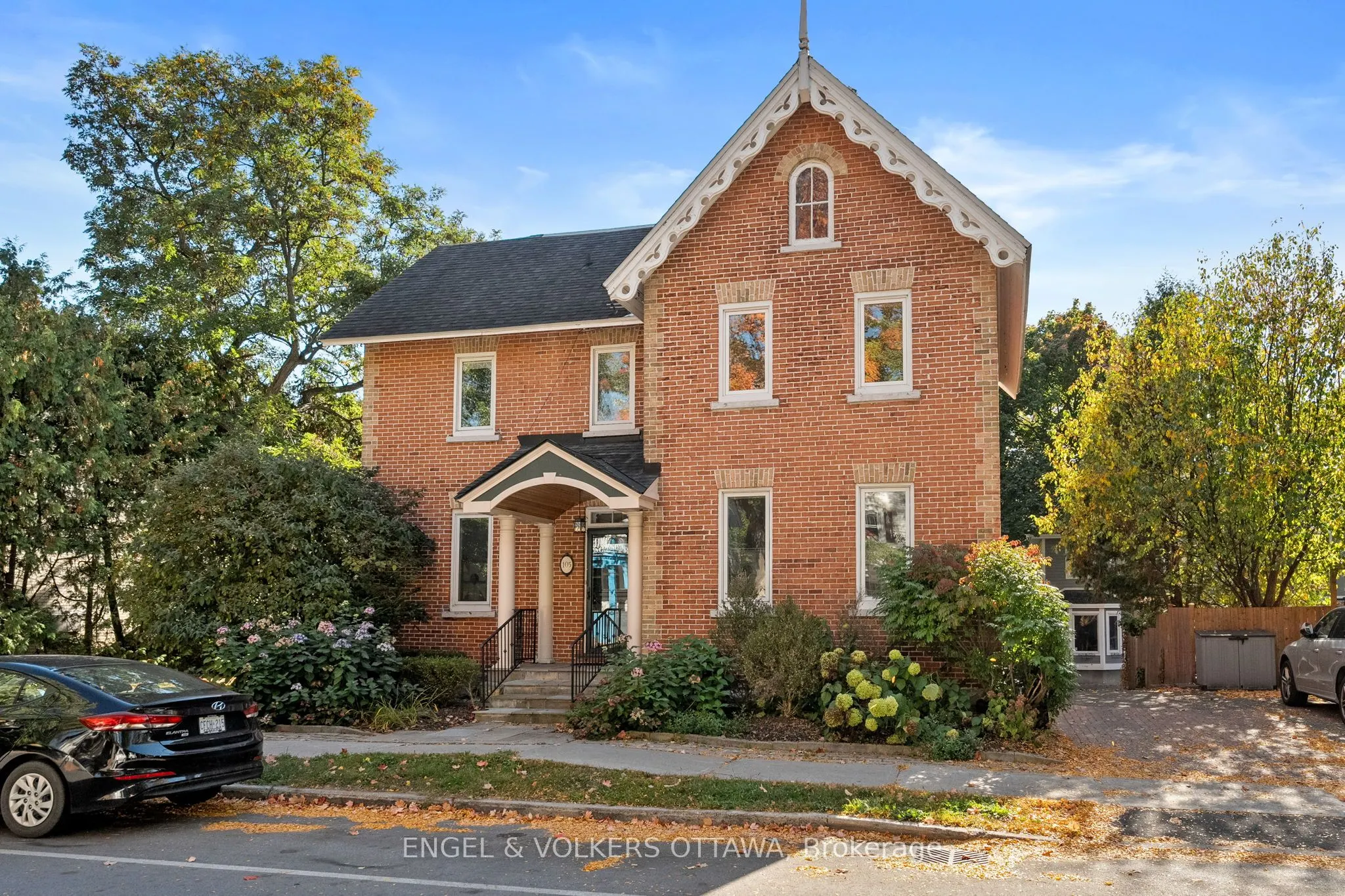 105 Crichton Street