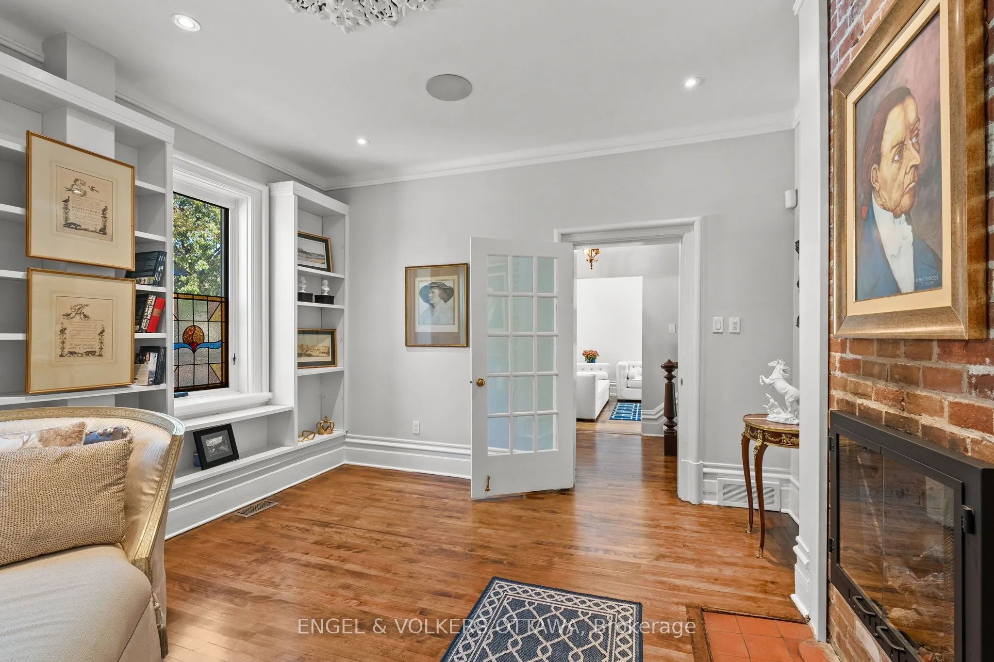 105 Crichton Street