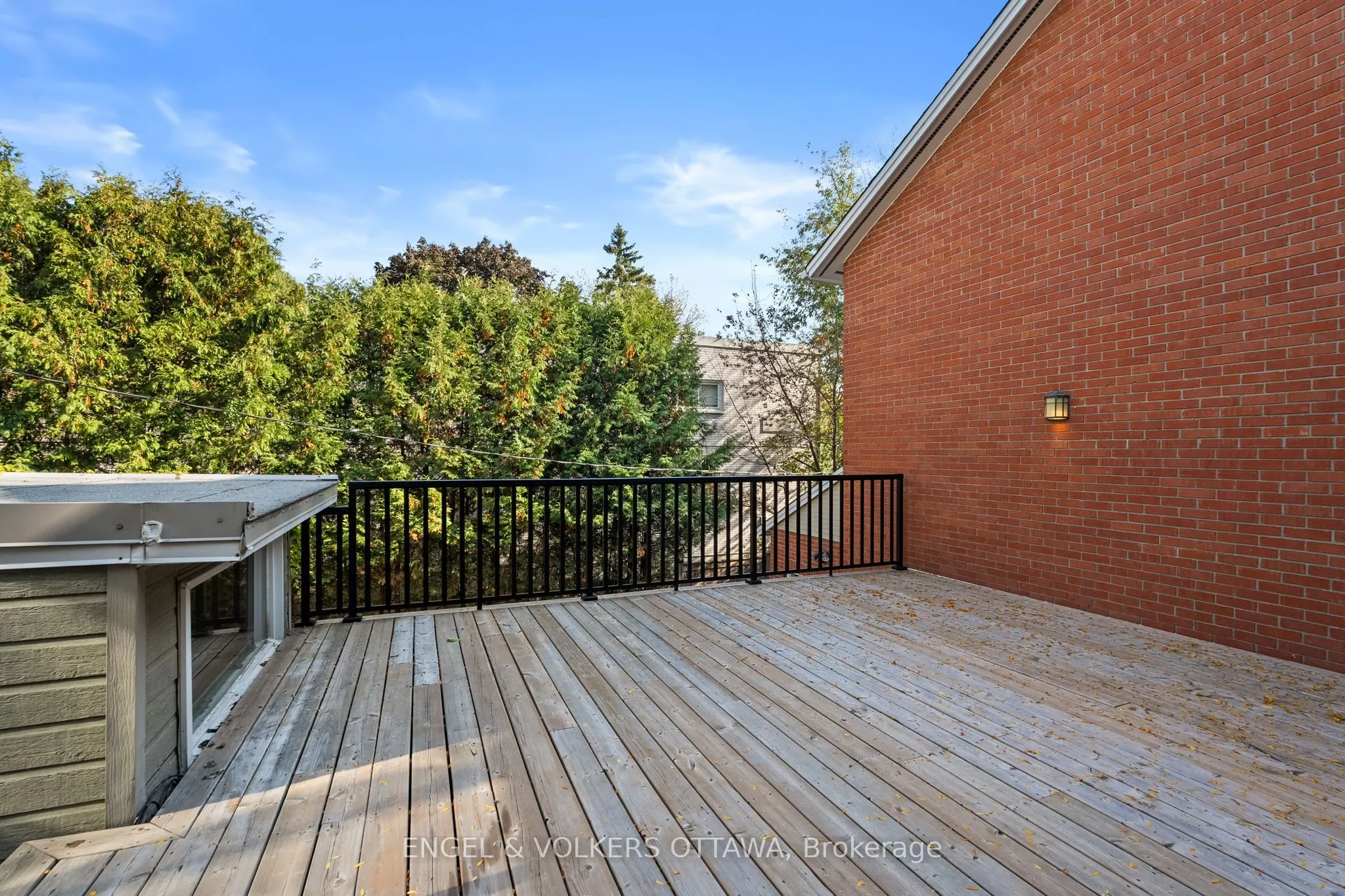 105 Crichton Street
