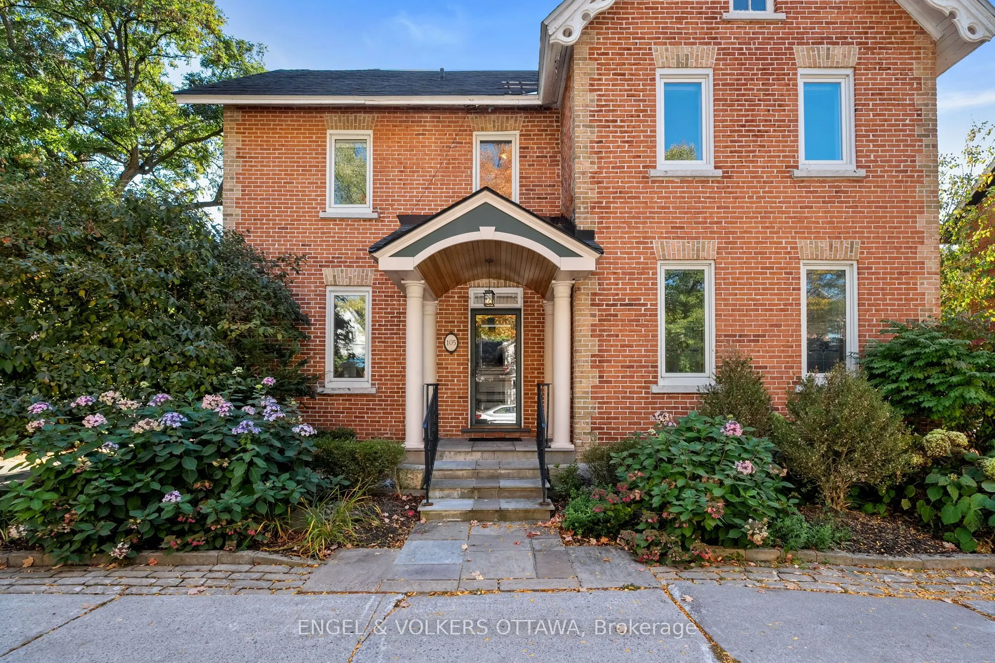 105 Crichton Street