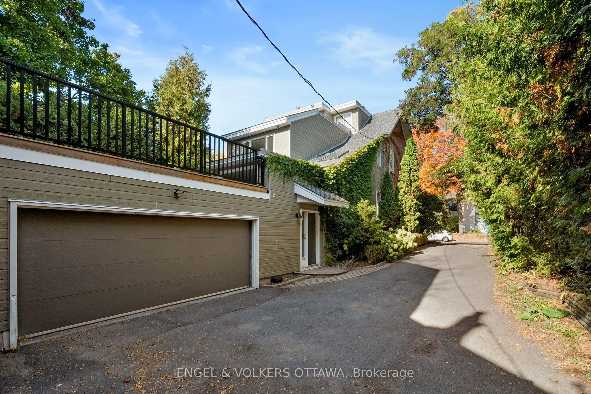 105 Crichton Street