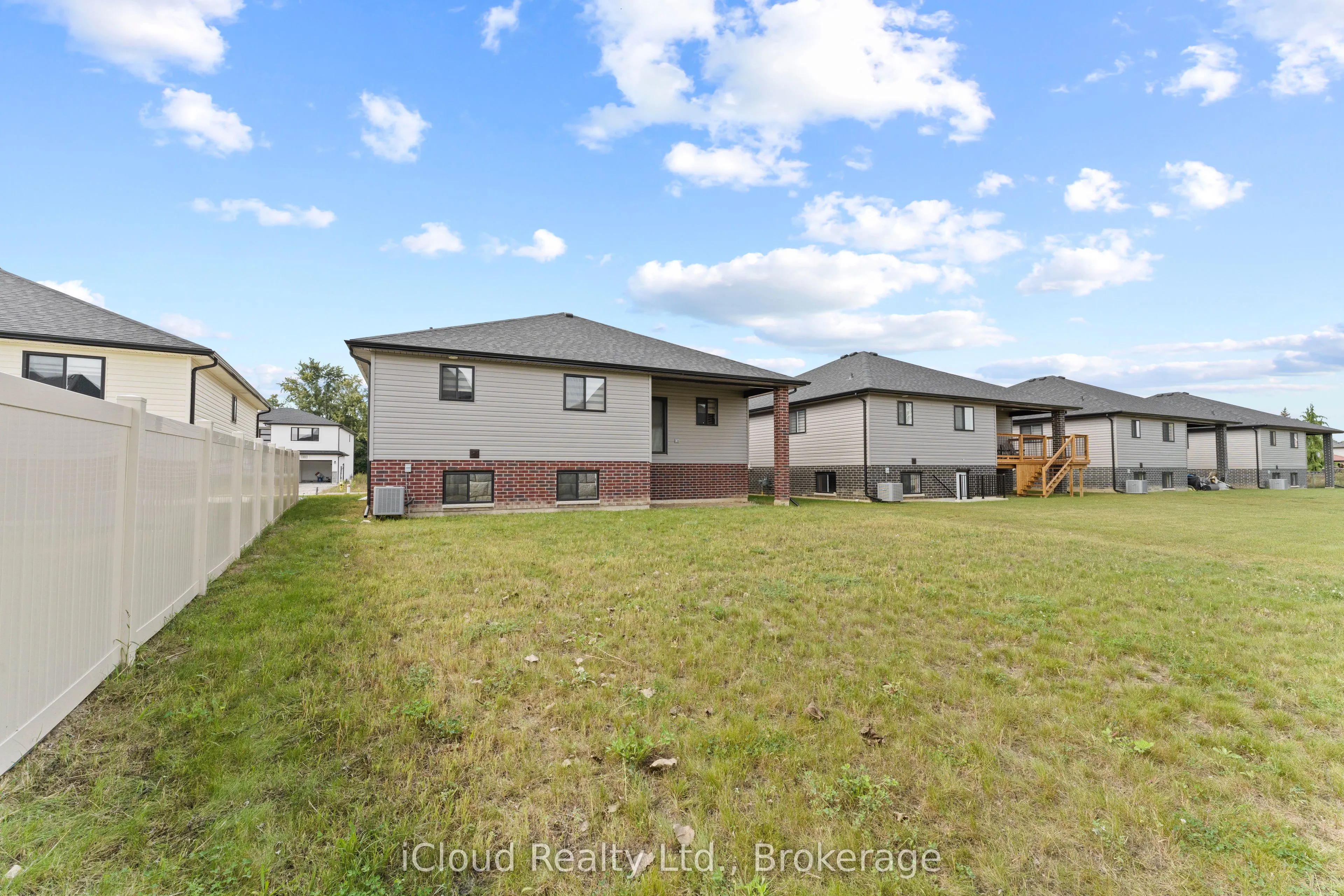 22 Kingsbridge Drive