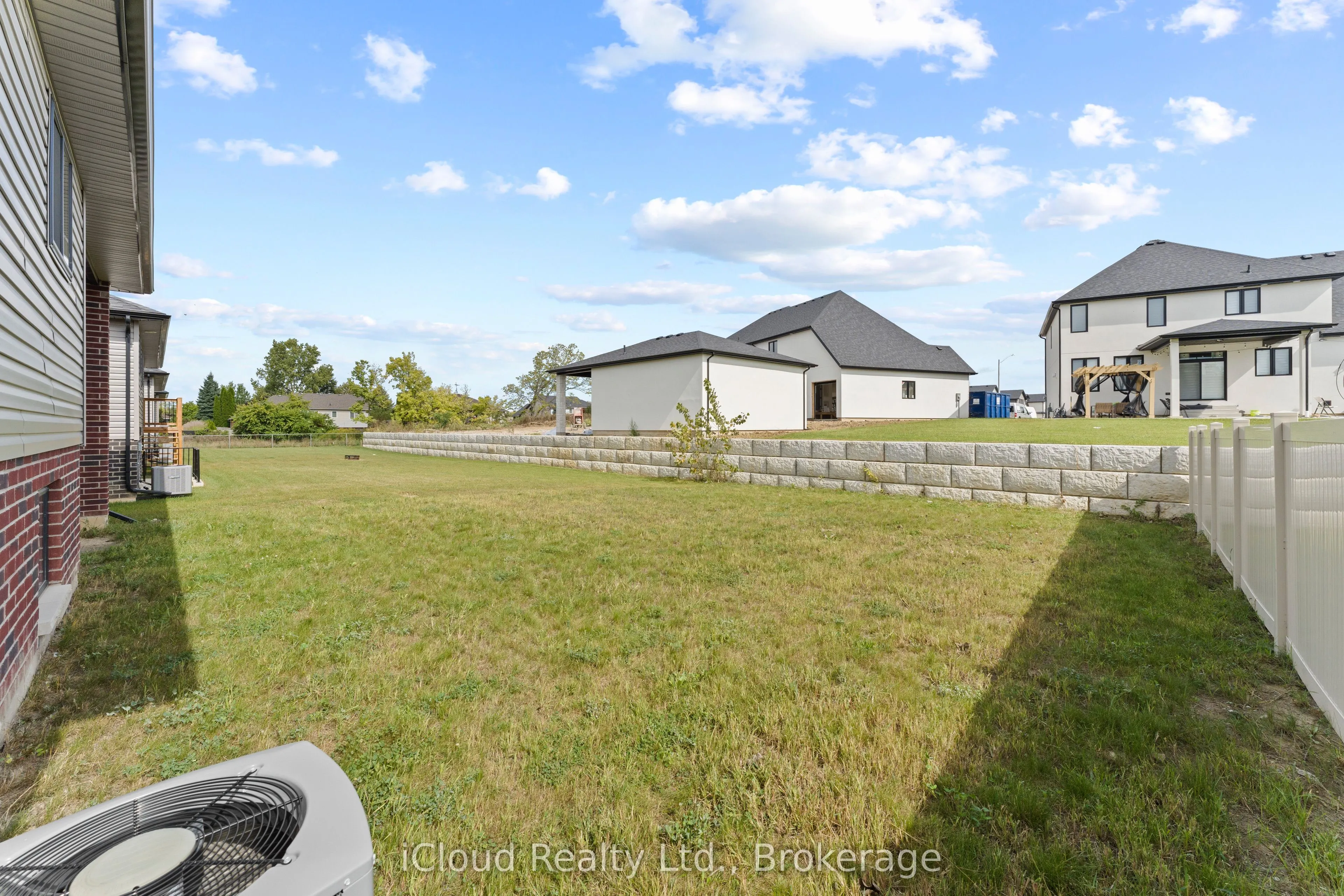 22 Kingsbridge Drive