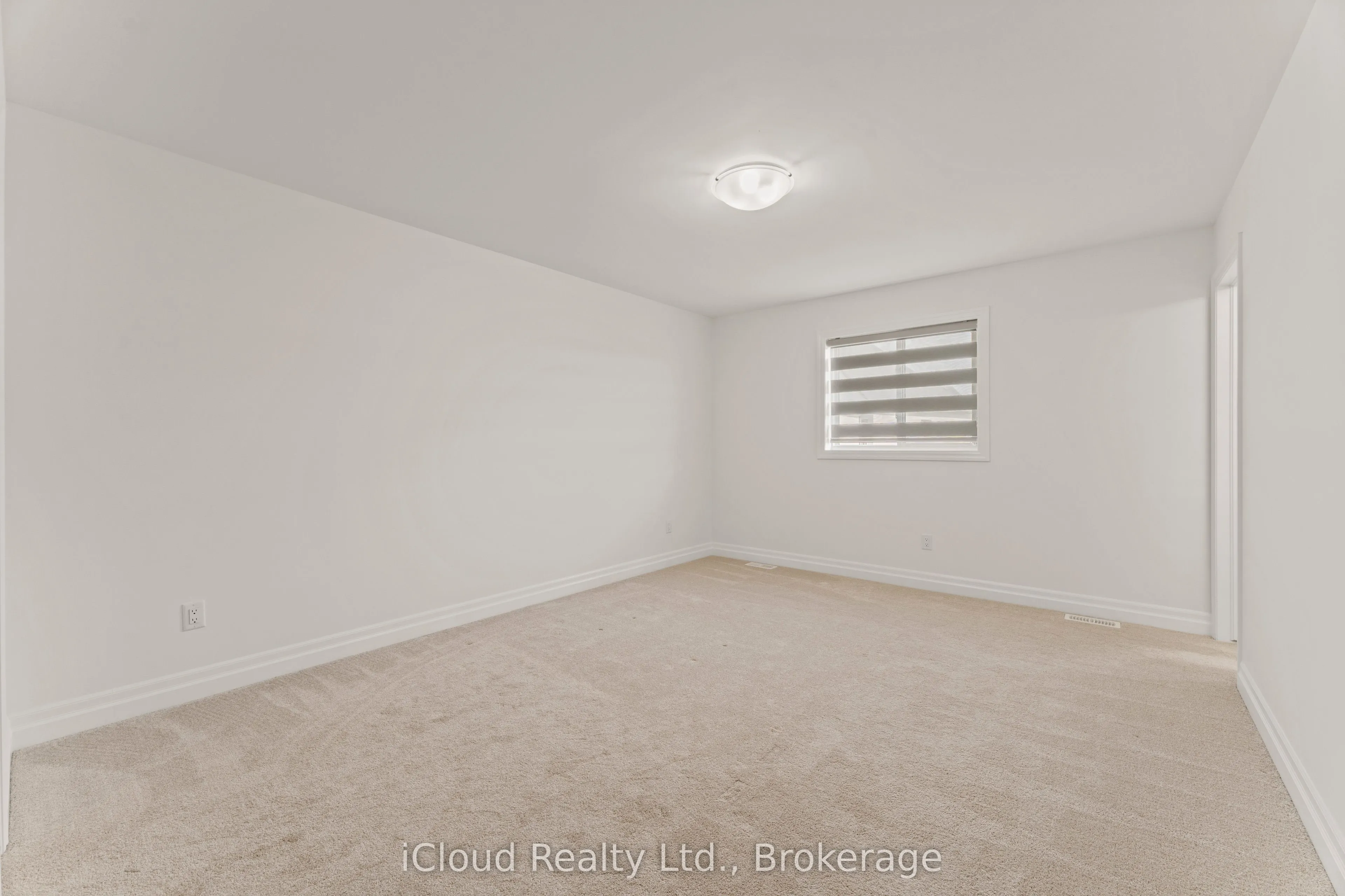 22 Kingsbridge Drive
