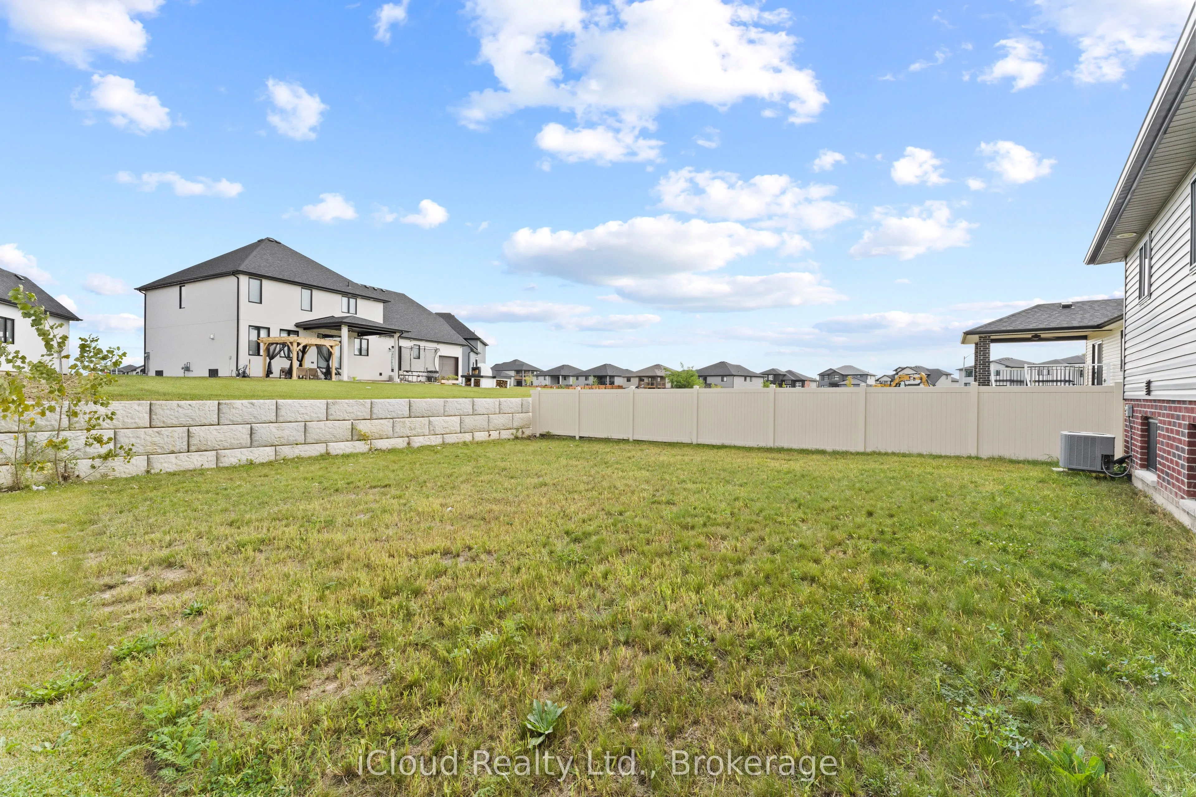 22 Kingsbridge Drive