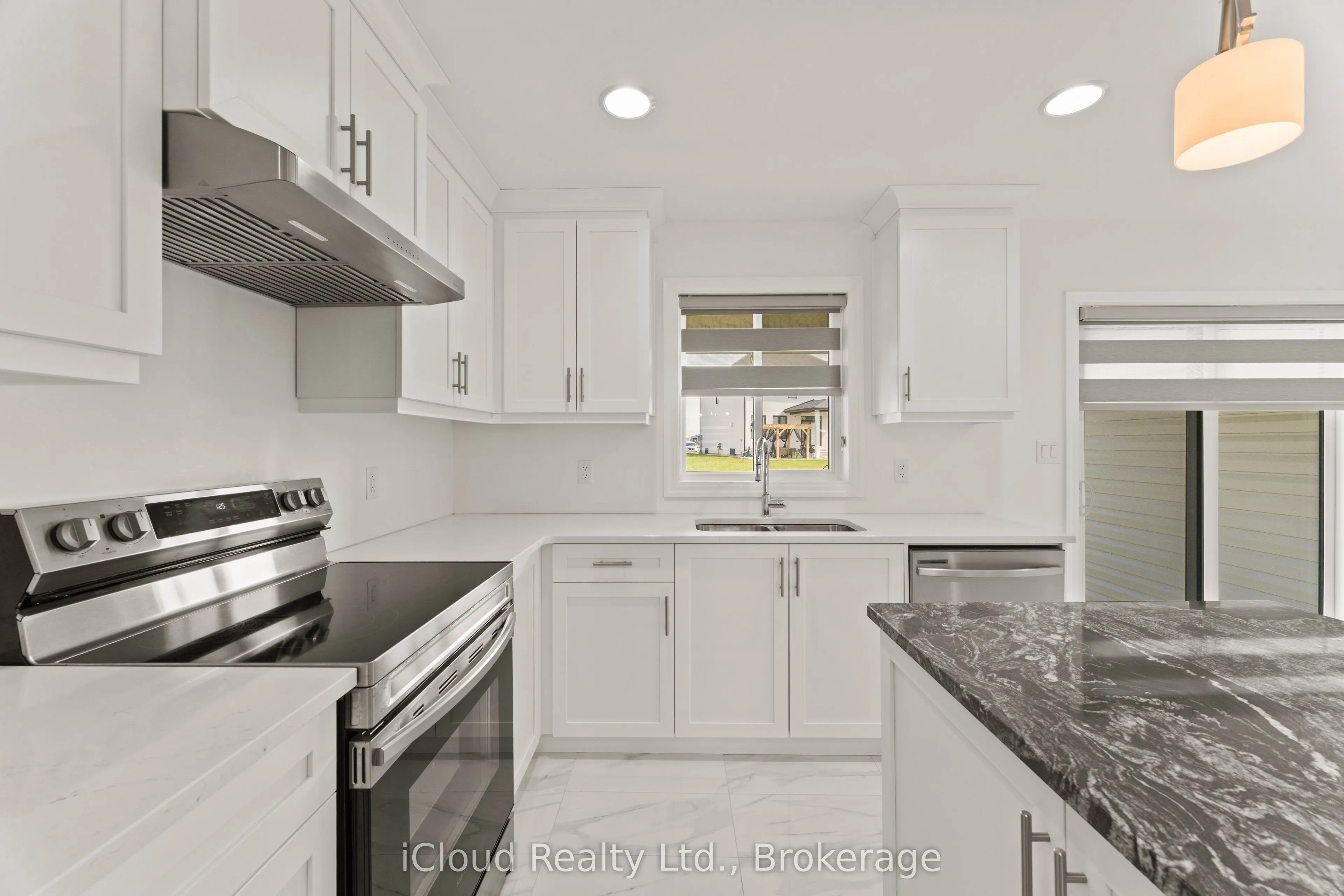 22 Kingsbridge Drive