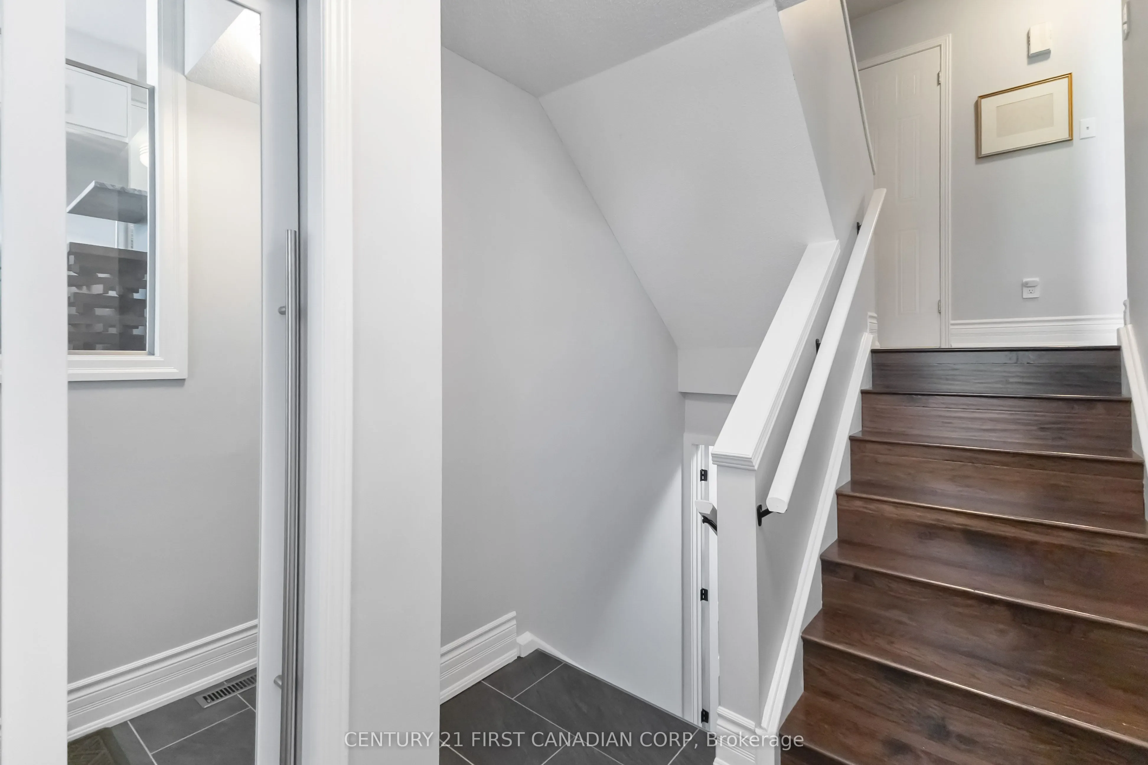 609 Colborne Street E, #4