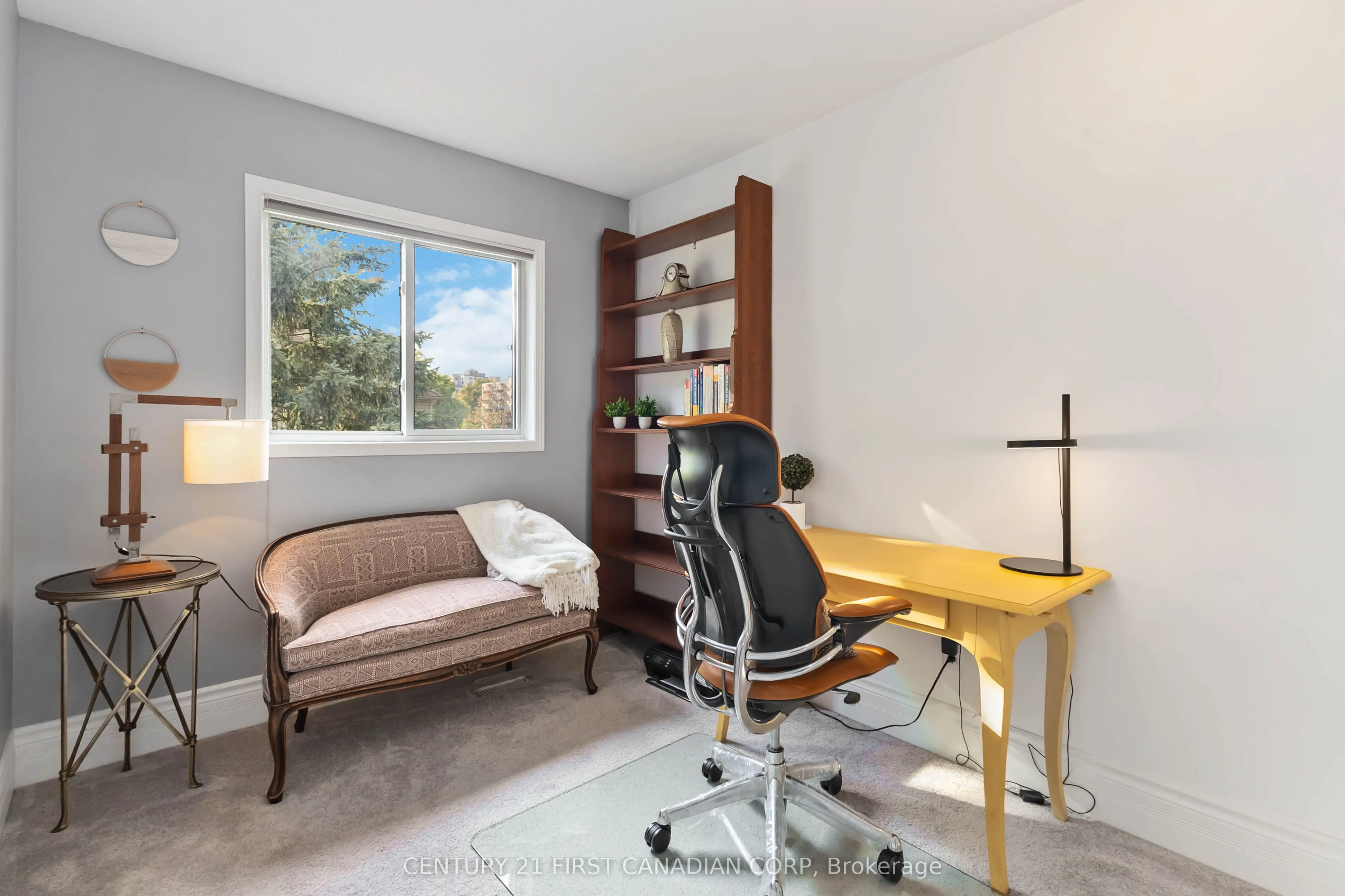 609 Colborne Street E, #4