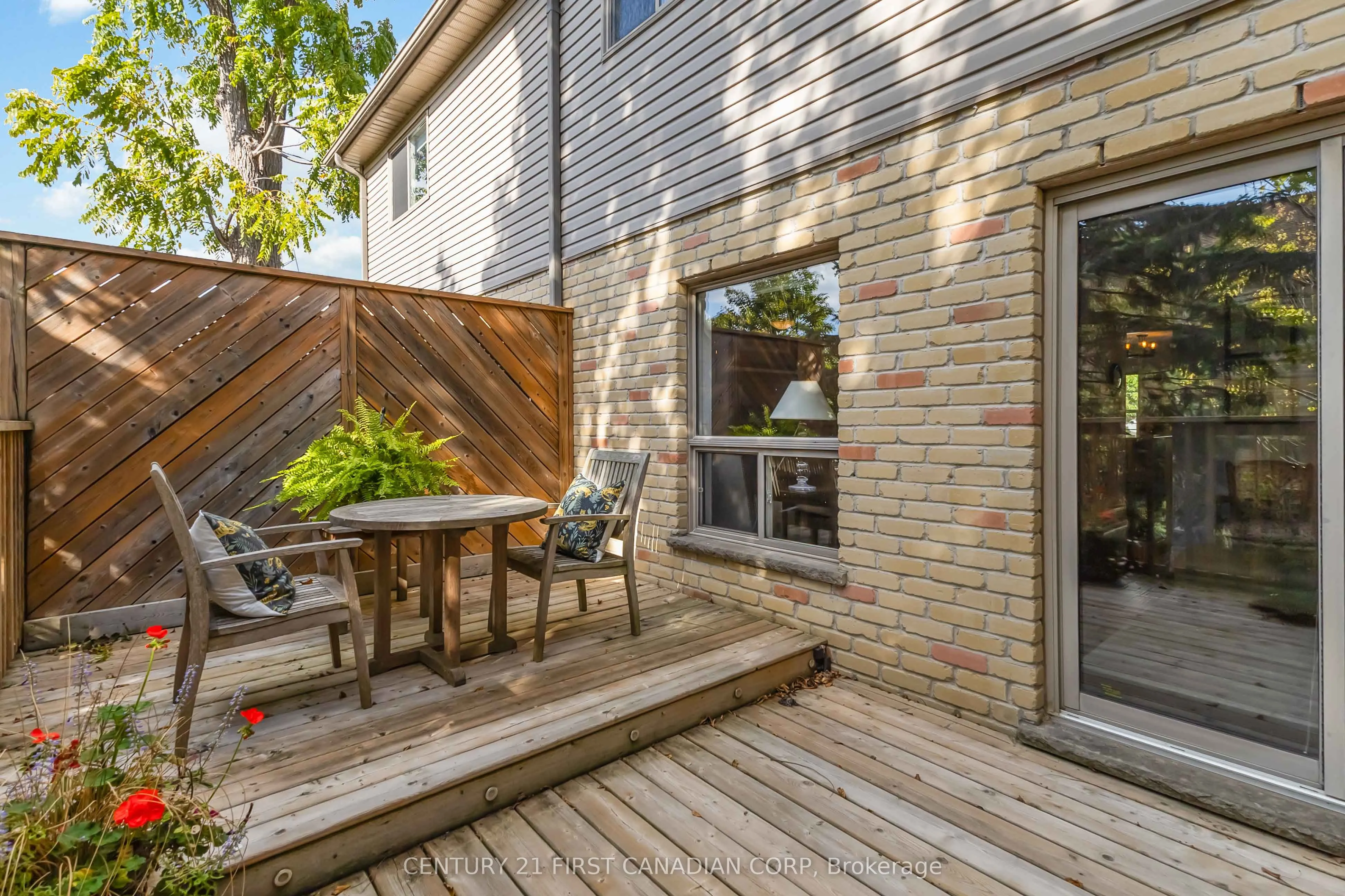 609 Colborne Street E, #4